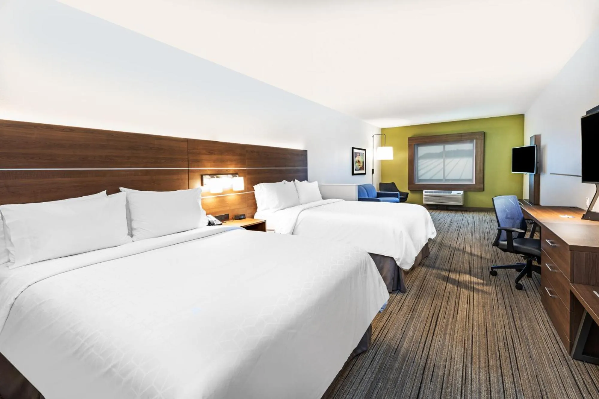 Bed in Holiday Inn Express & Suites Junction by IHG