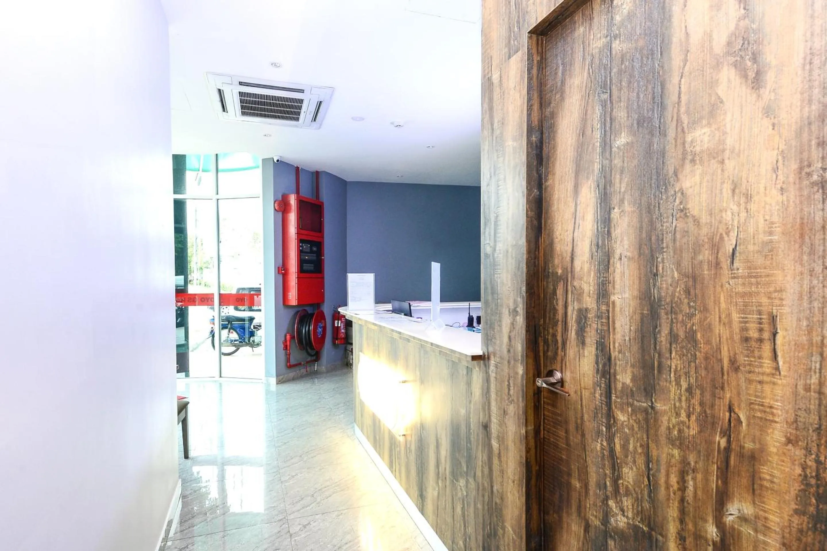 Lobby or reception in Hotel O Gs Hotels Near Strand Mall