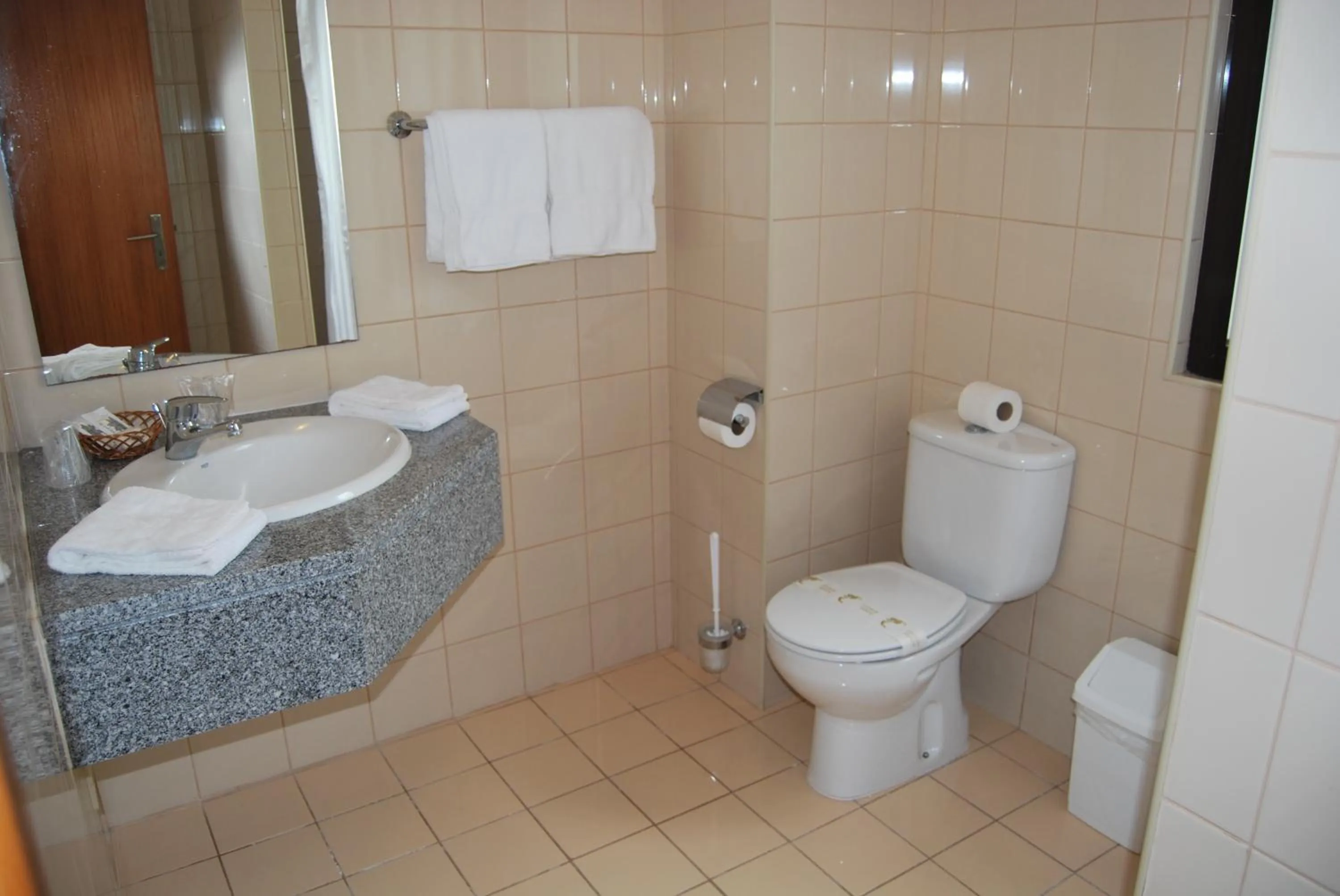 Bathroom in Apartamentos Turisticos Nossa Senhora Da Estrela