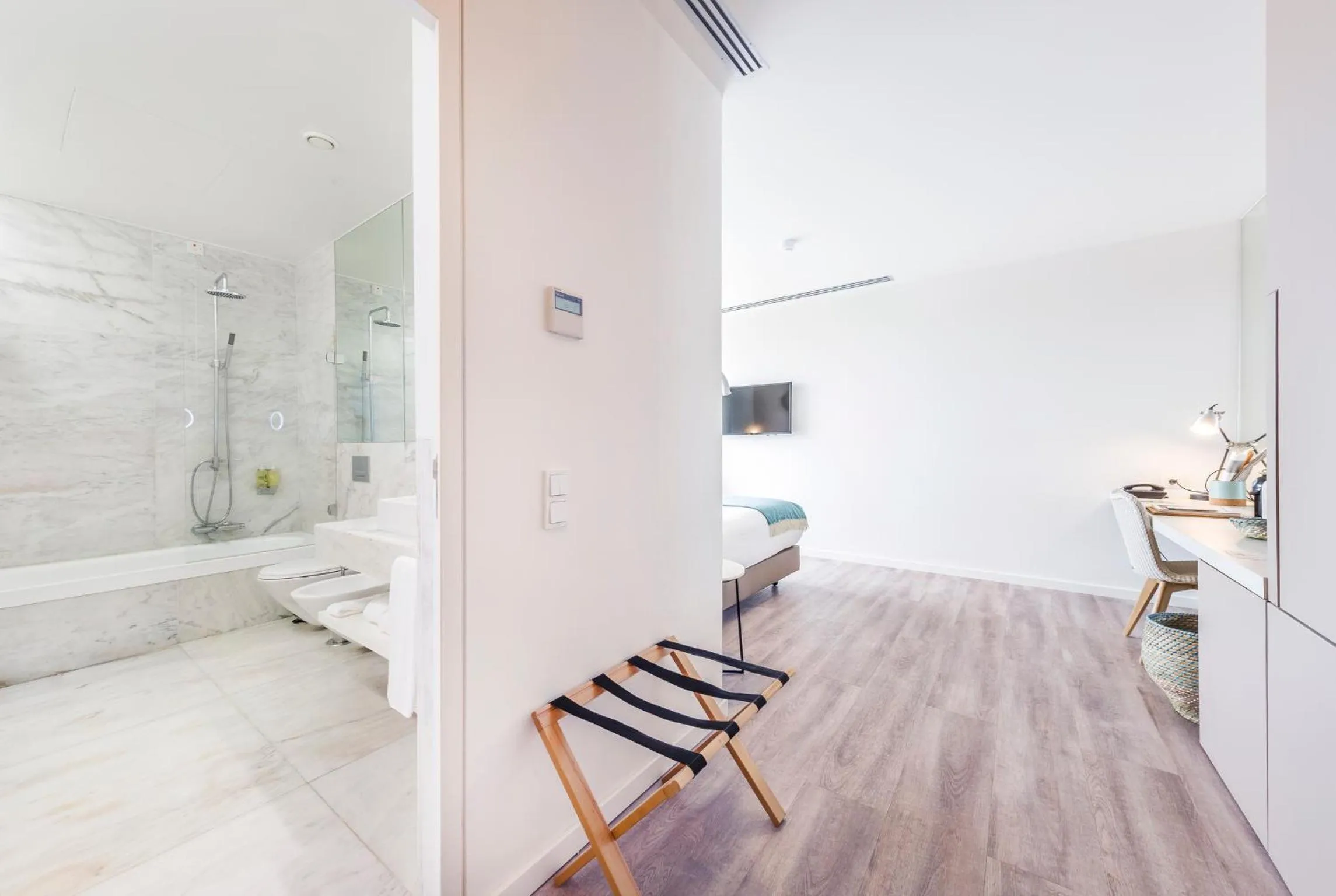 Toilet, Bed in Santiago Hotel