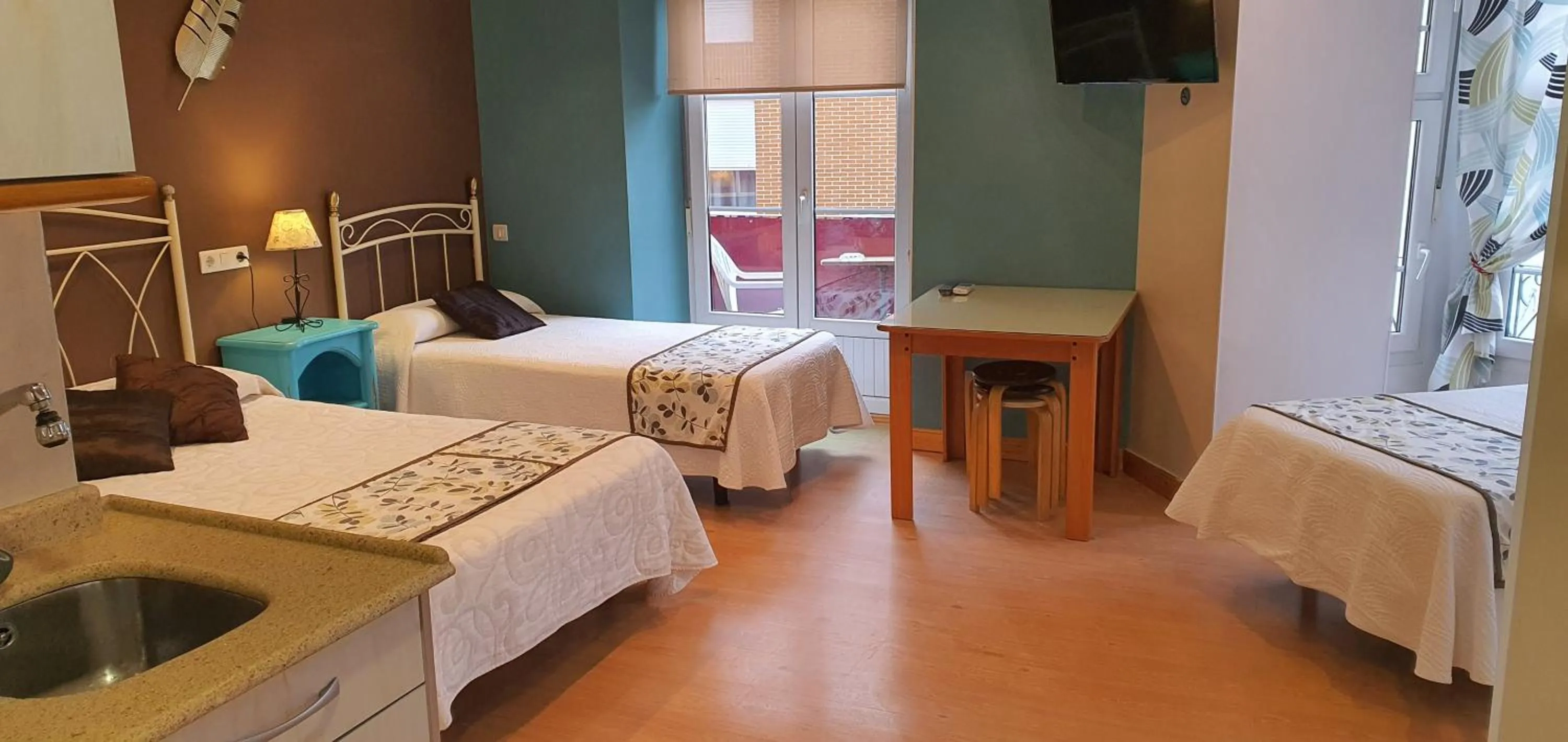 Photo of the whole room, Bed in Hosteria Villa de Castro