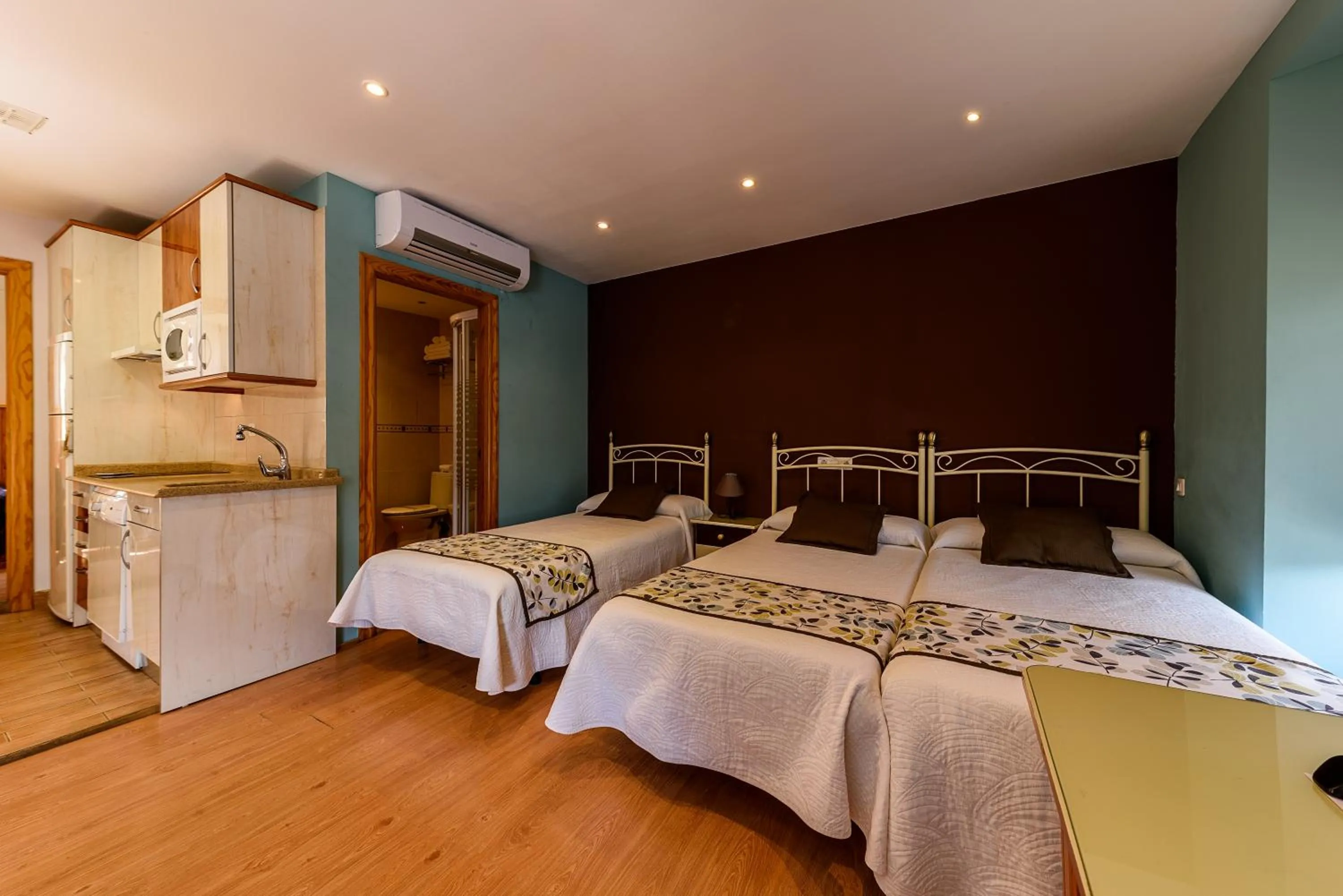 Photo of the whole room, Bed in Hosteria Villa de Castro