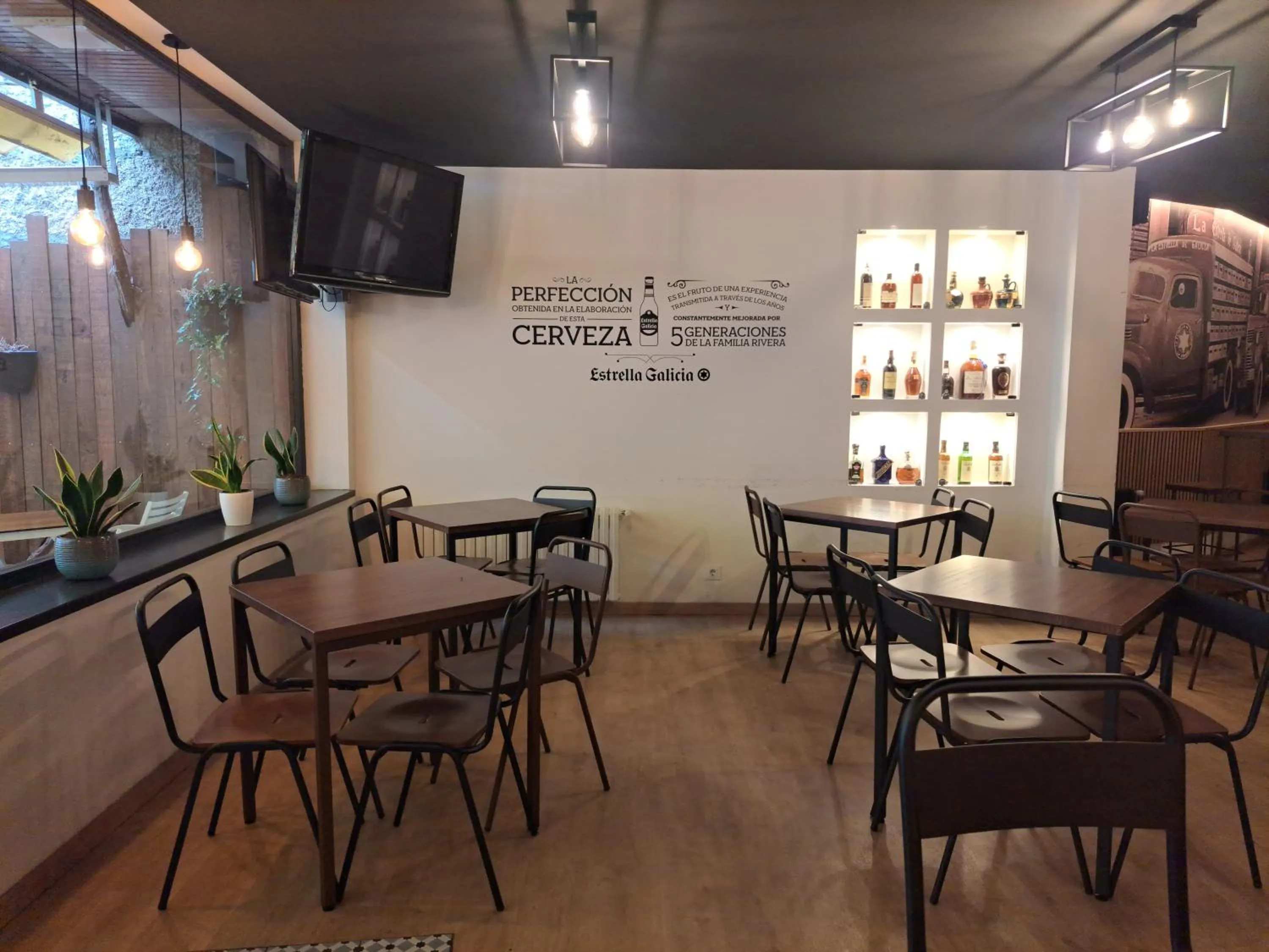 Restaurant/places to eat in Hotel Roquiño