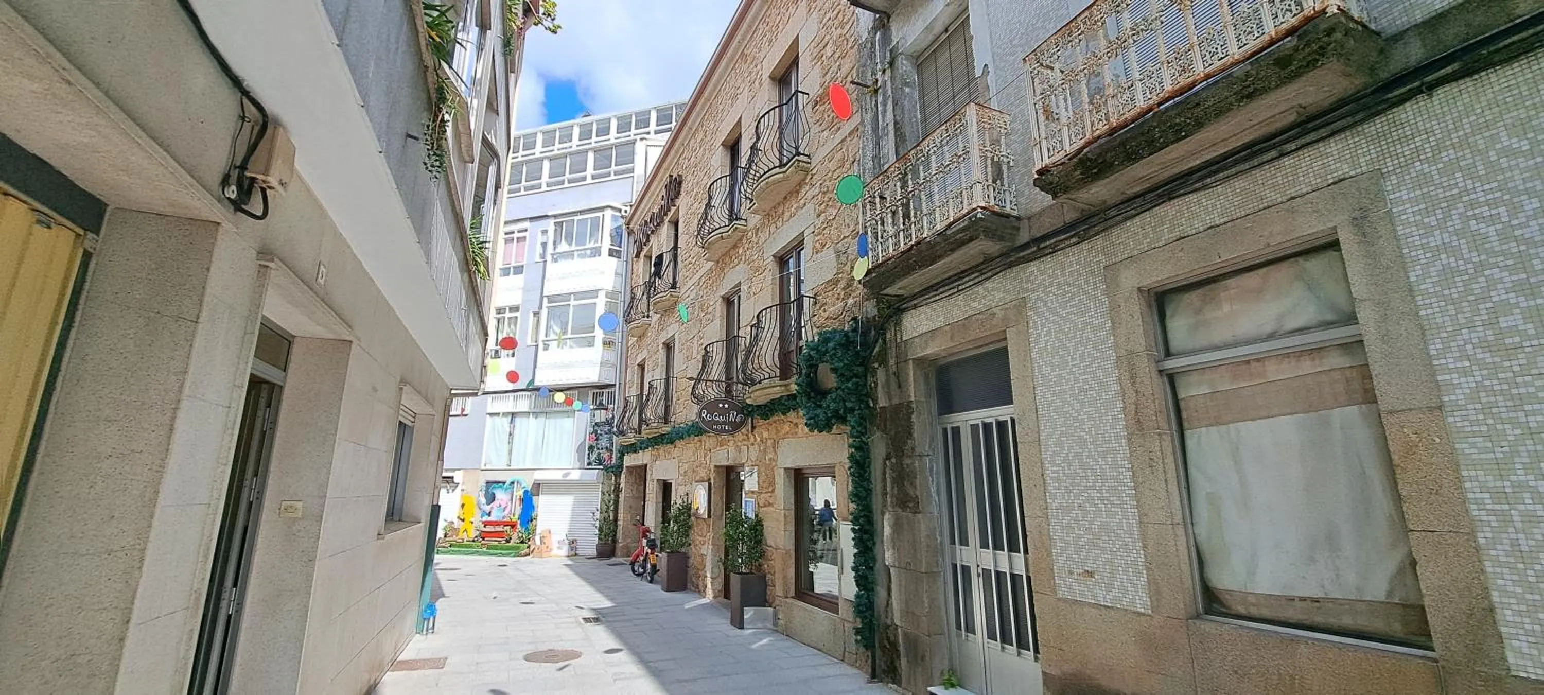 Facade/entrance in Hotel Roquiño