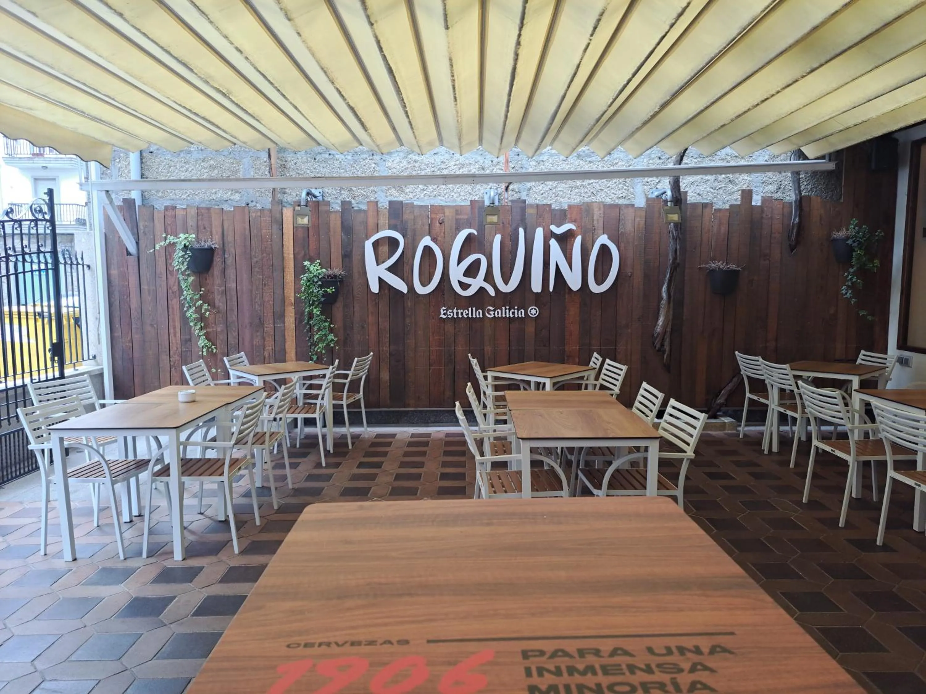 Restaurant/places to eat in Hotel Roquiño