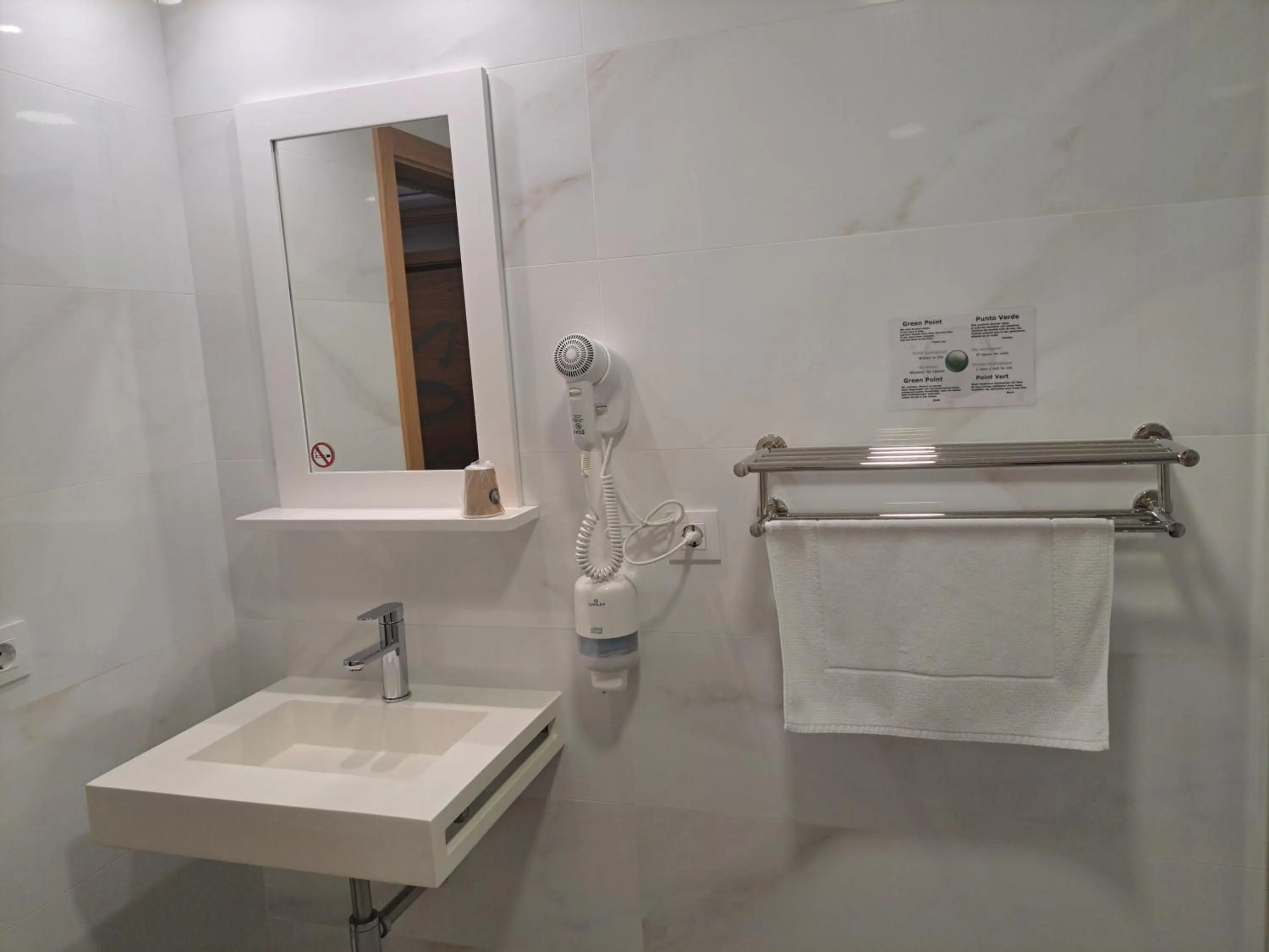 Bathroom in Hotel Roquiño