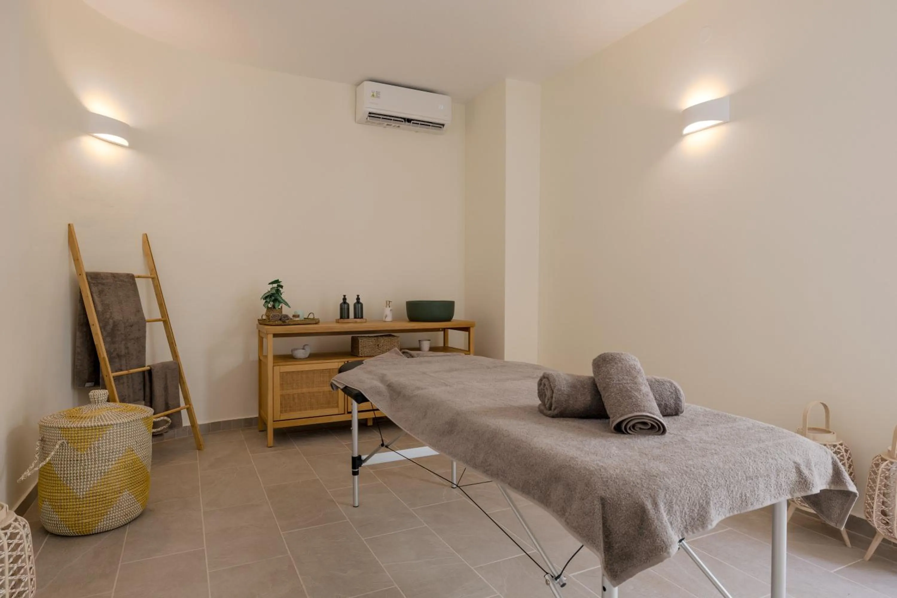 Bed in Opera House Hotel