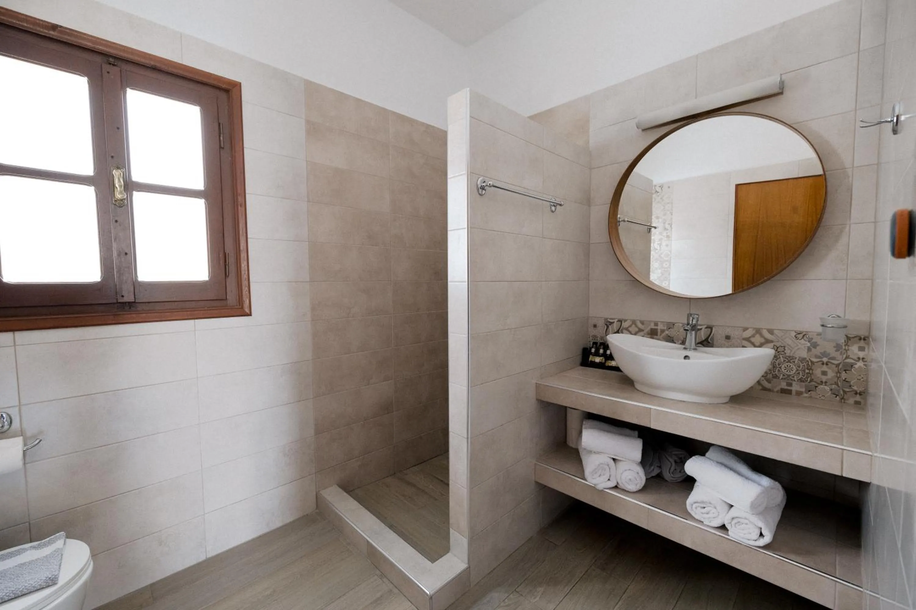 Shower in Opera House Hotel