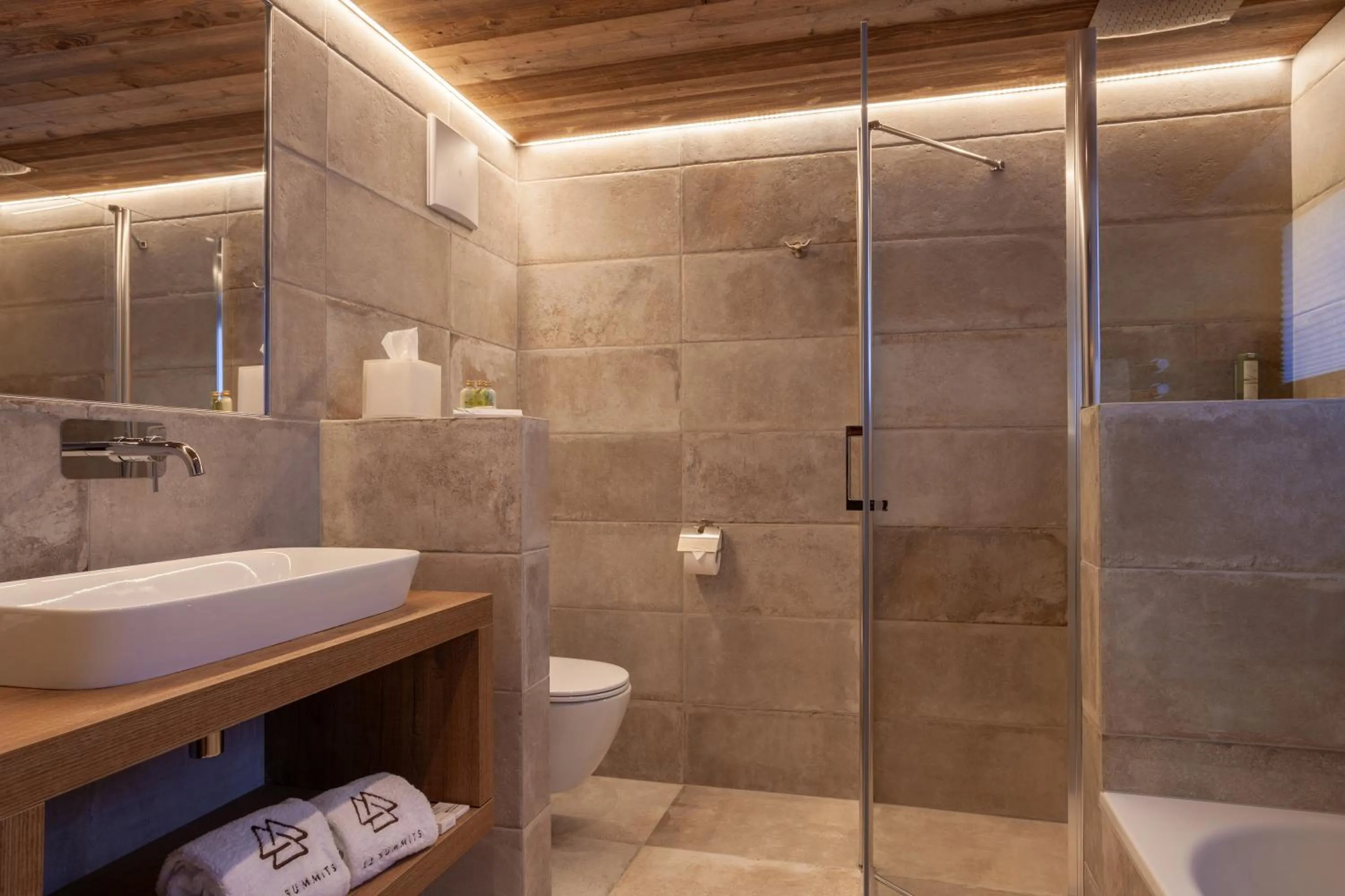 Shower in 22 Summits Boutique Hotel