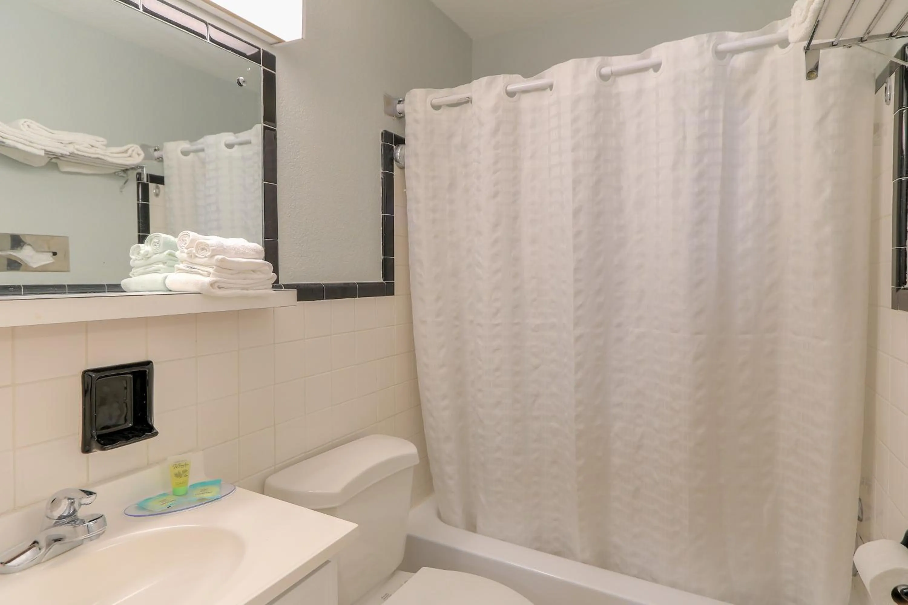 Bathroom in Belle Aire Motel - Downtown Convention Center - Gatlinburg