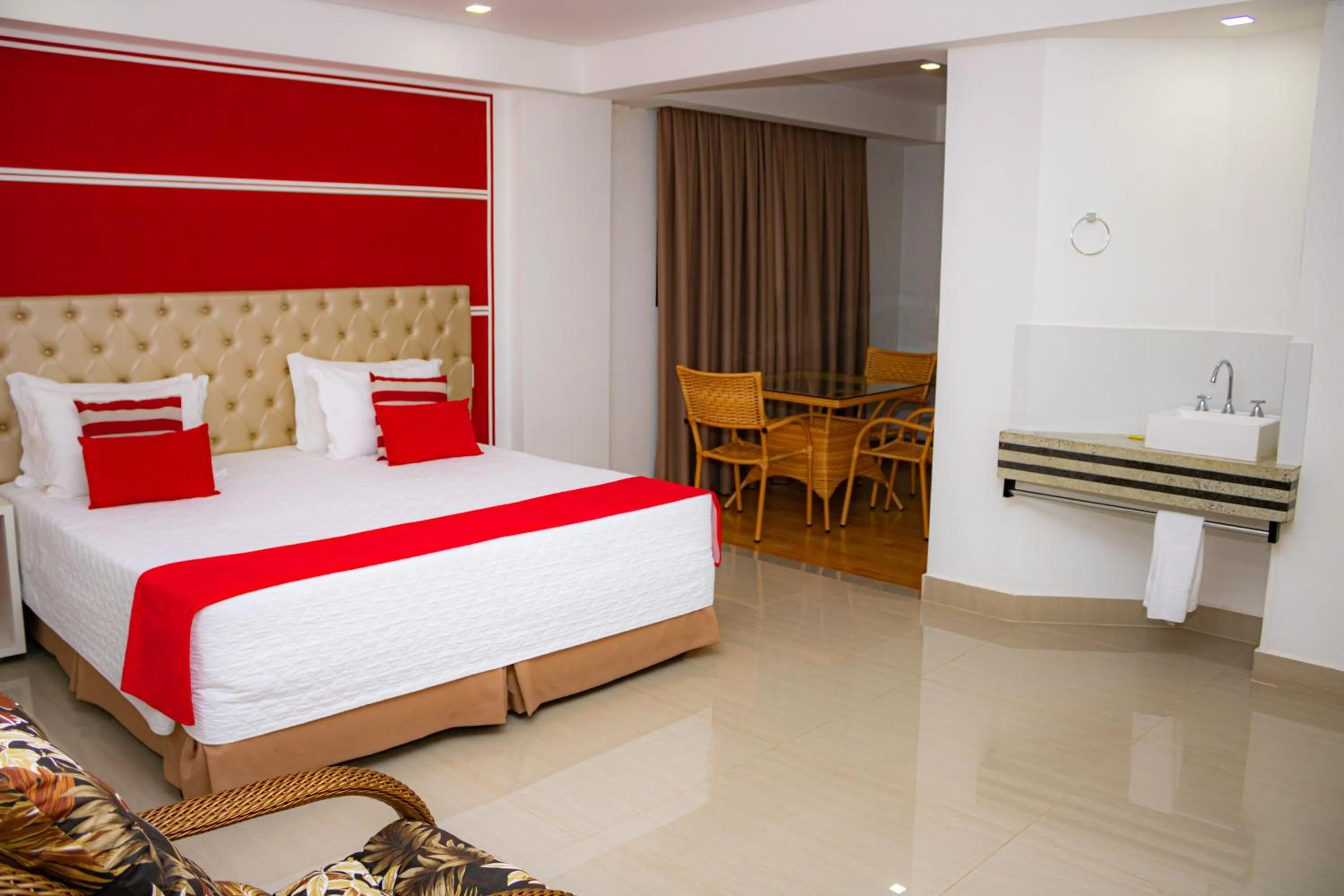 Kitchen or kitchenette, Bed in Granlago Hotel