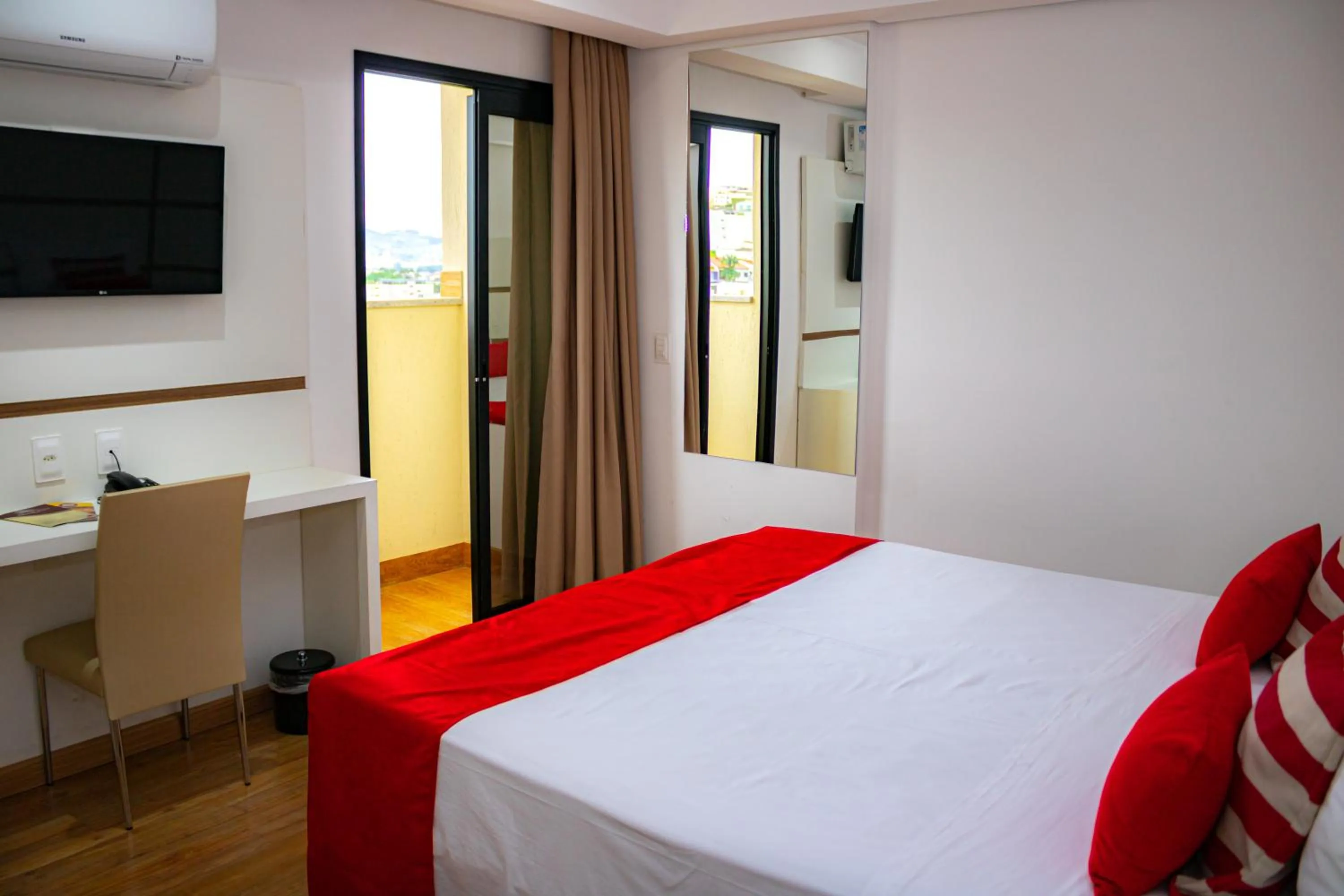 TV and multimedia, Bed in Granlago Hotel