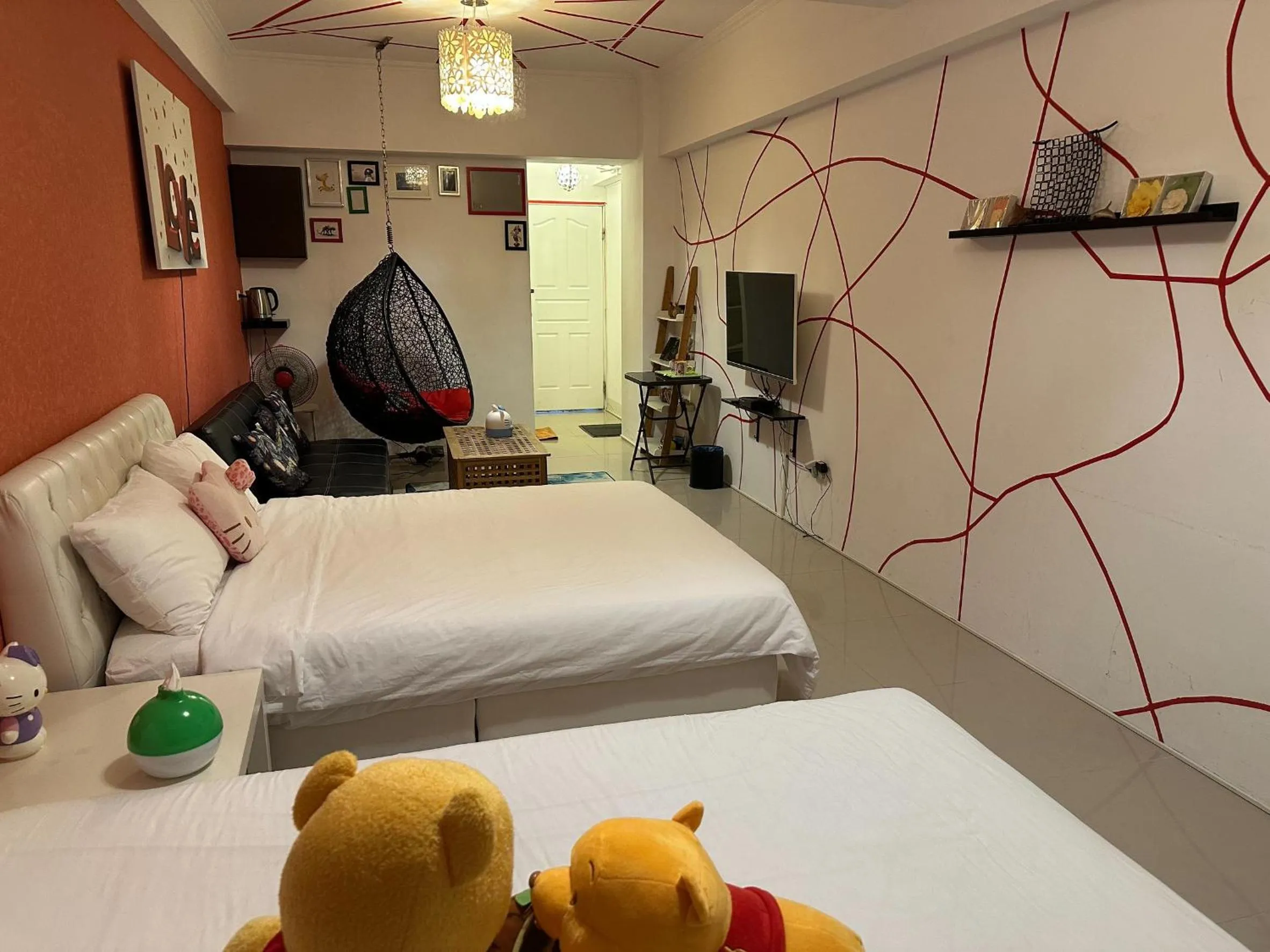 Photo of the whole room, Bed in Kenting Mola