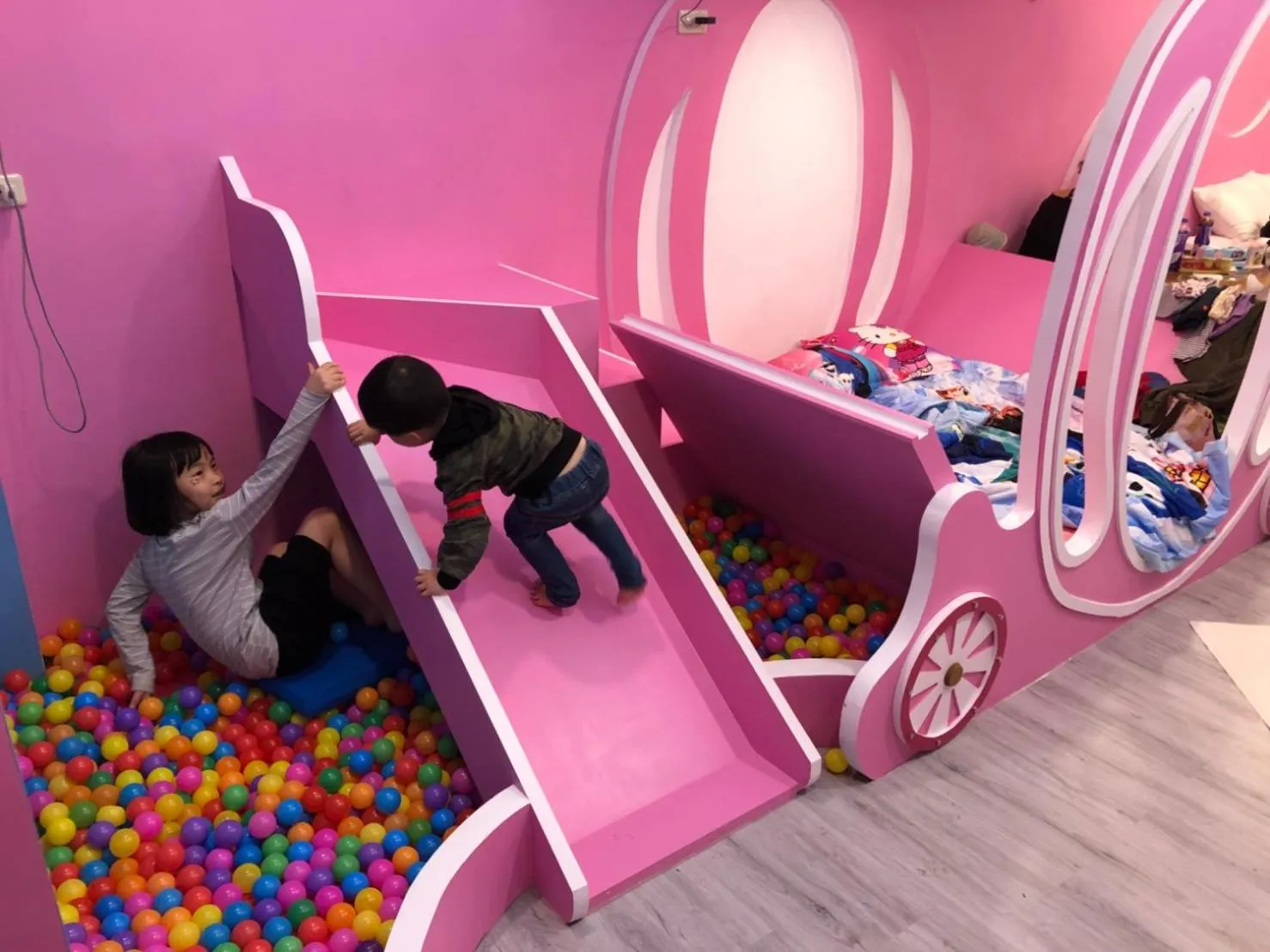 Photo of the whole room in Kenting Mola