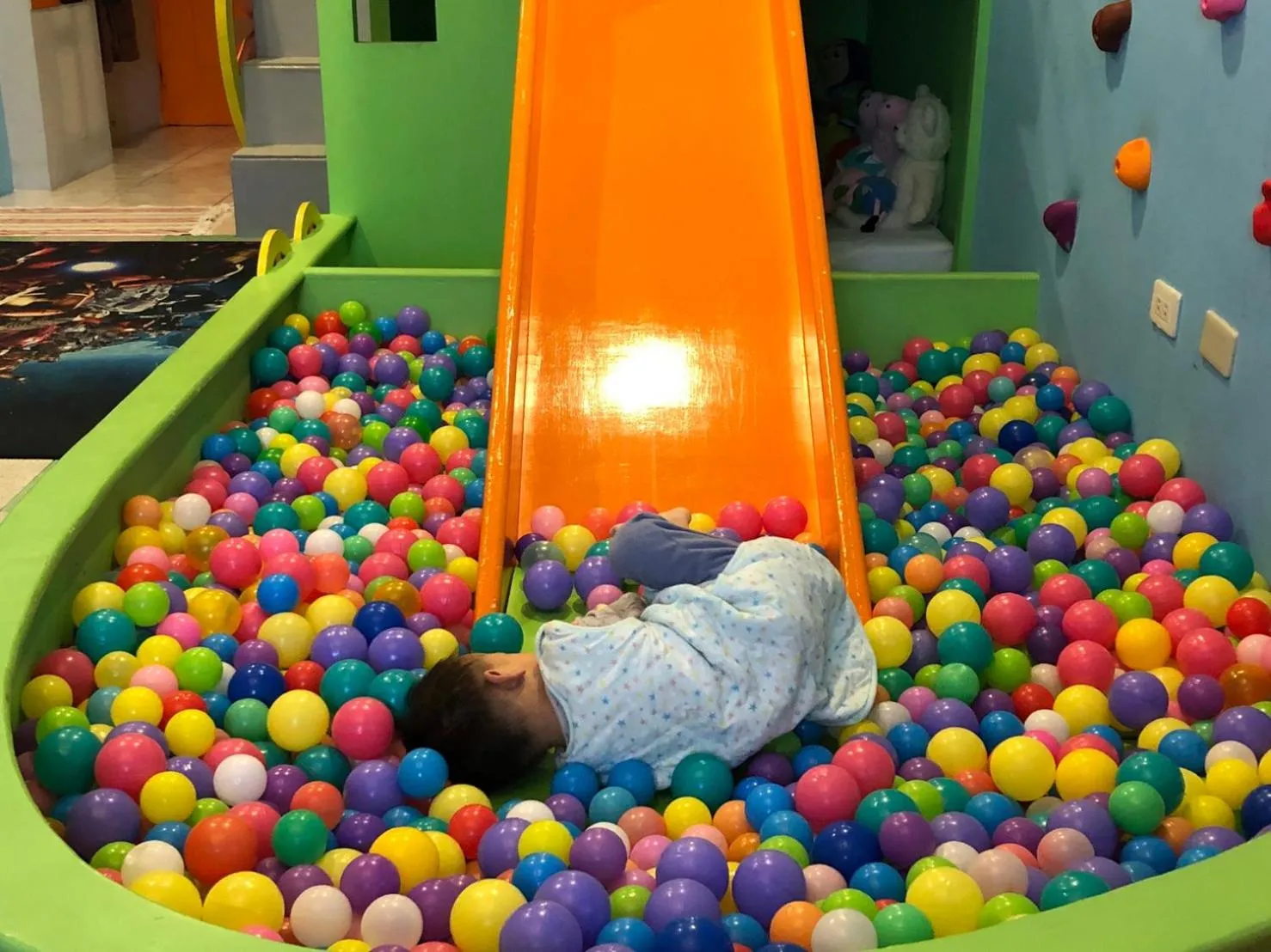 Photo of the whole room in Kenting Mola