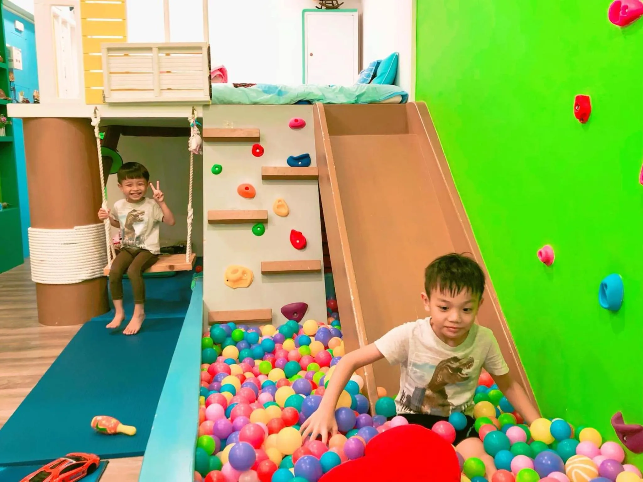 Photo of the whole room in Kenting Mola