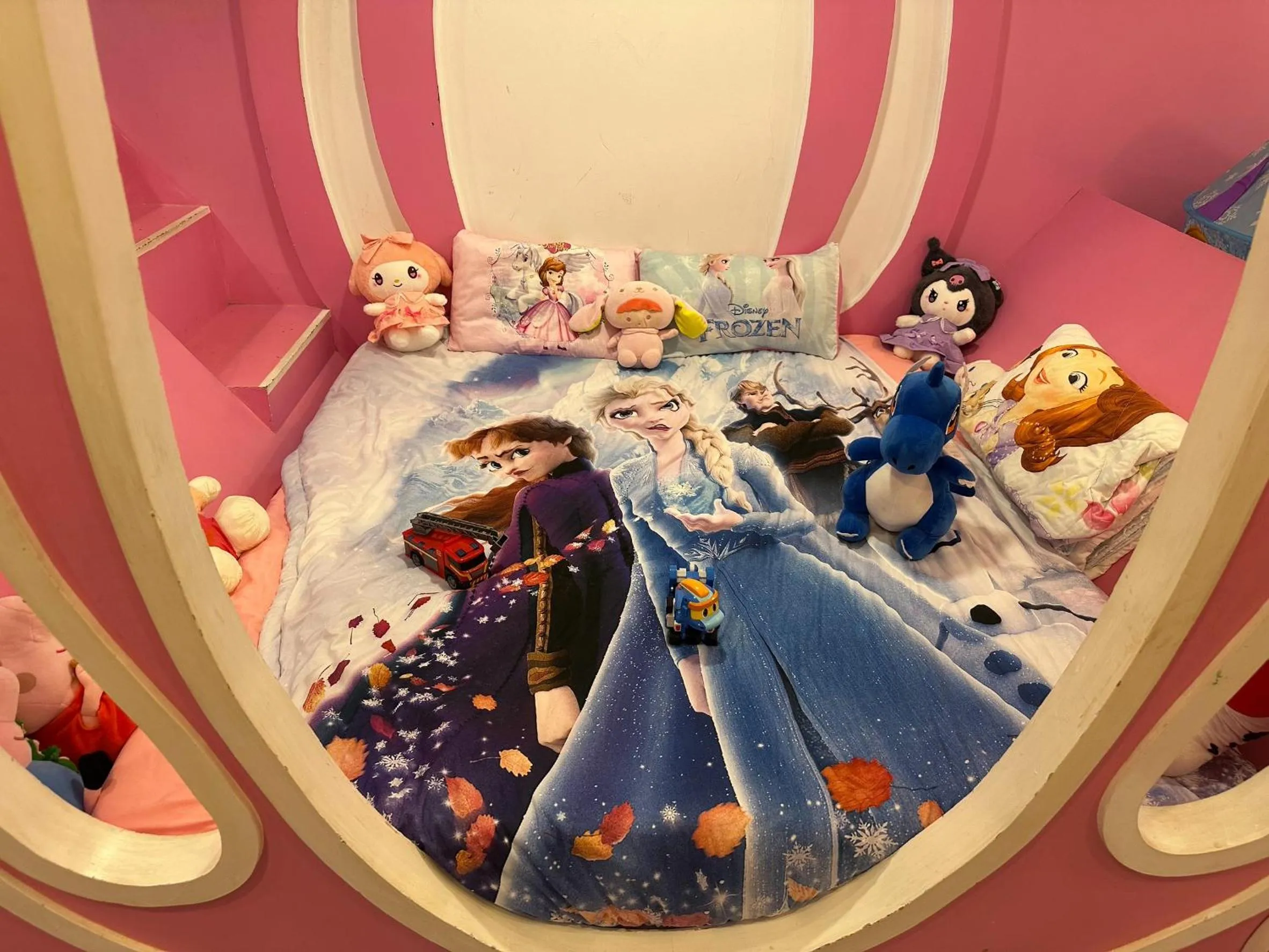 Photo of the whole room in Kenting Mola