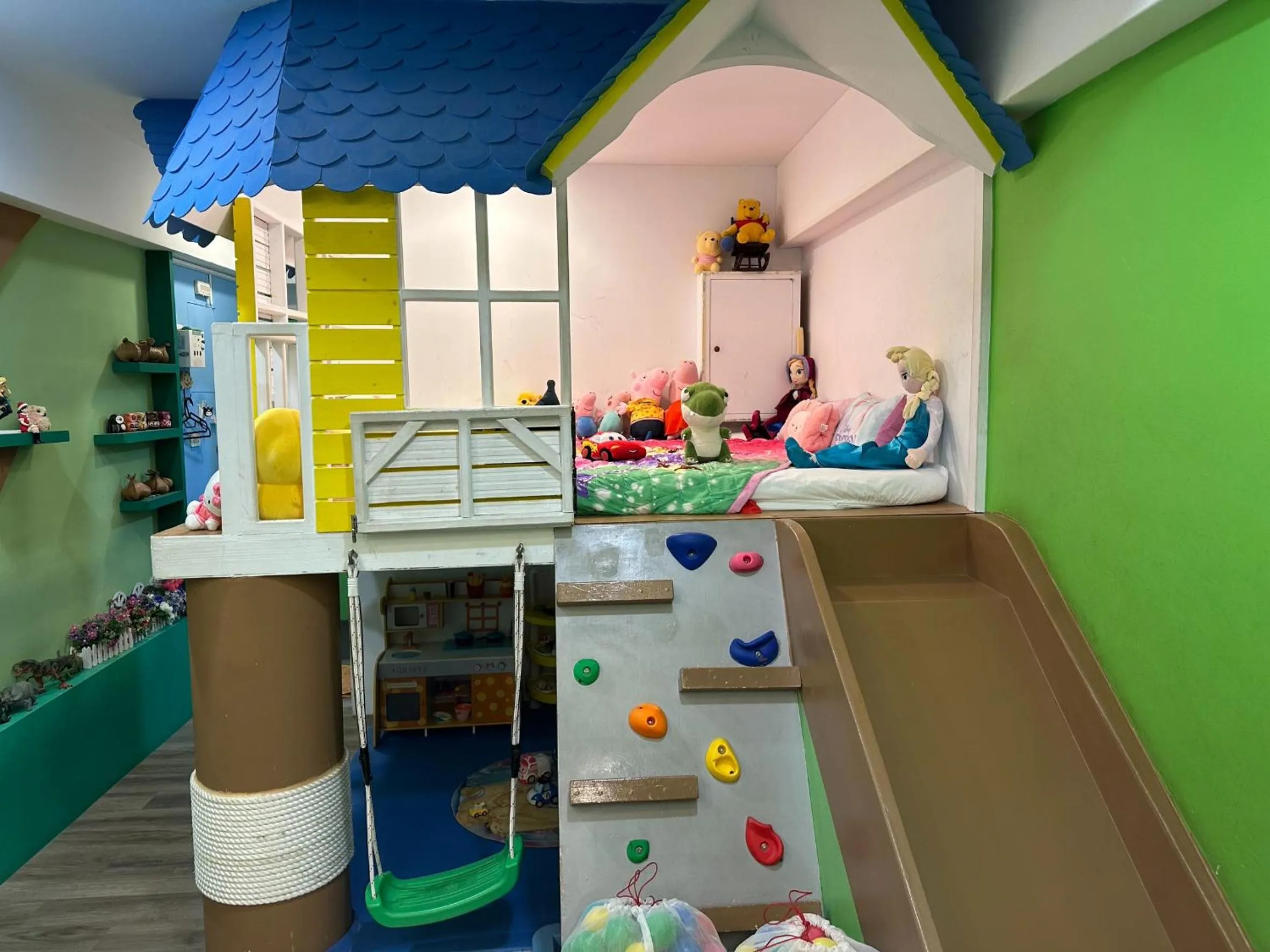 Photo of the whole room in Kenting Mola