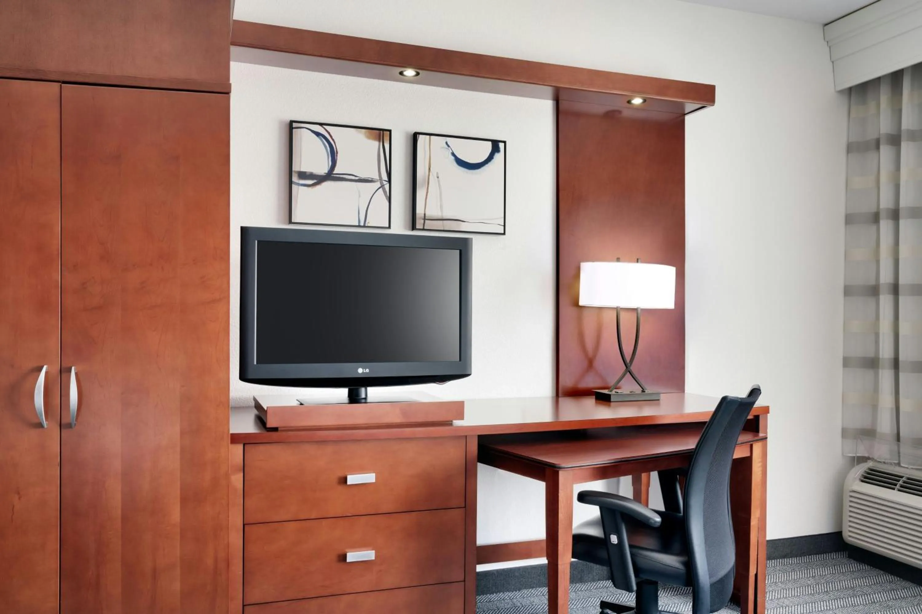 Photo of the whole room in Courtyard by Marriott Houston NASA Clear Lake