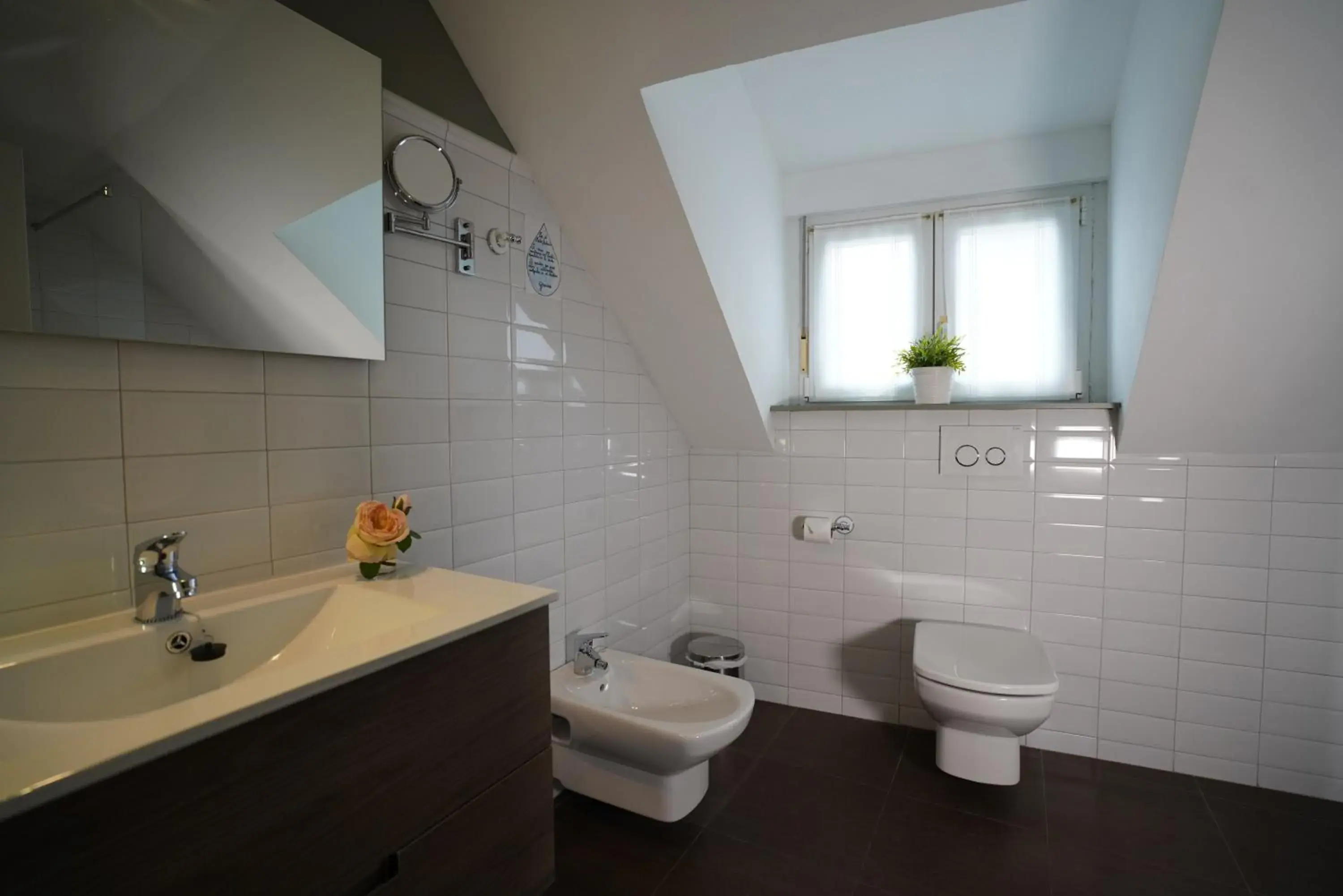 Basic Triple Room in Hotel Arco Navia Basic Triple Room in Hotel Arco Navia