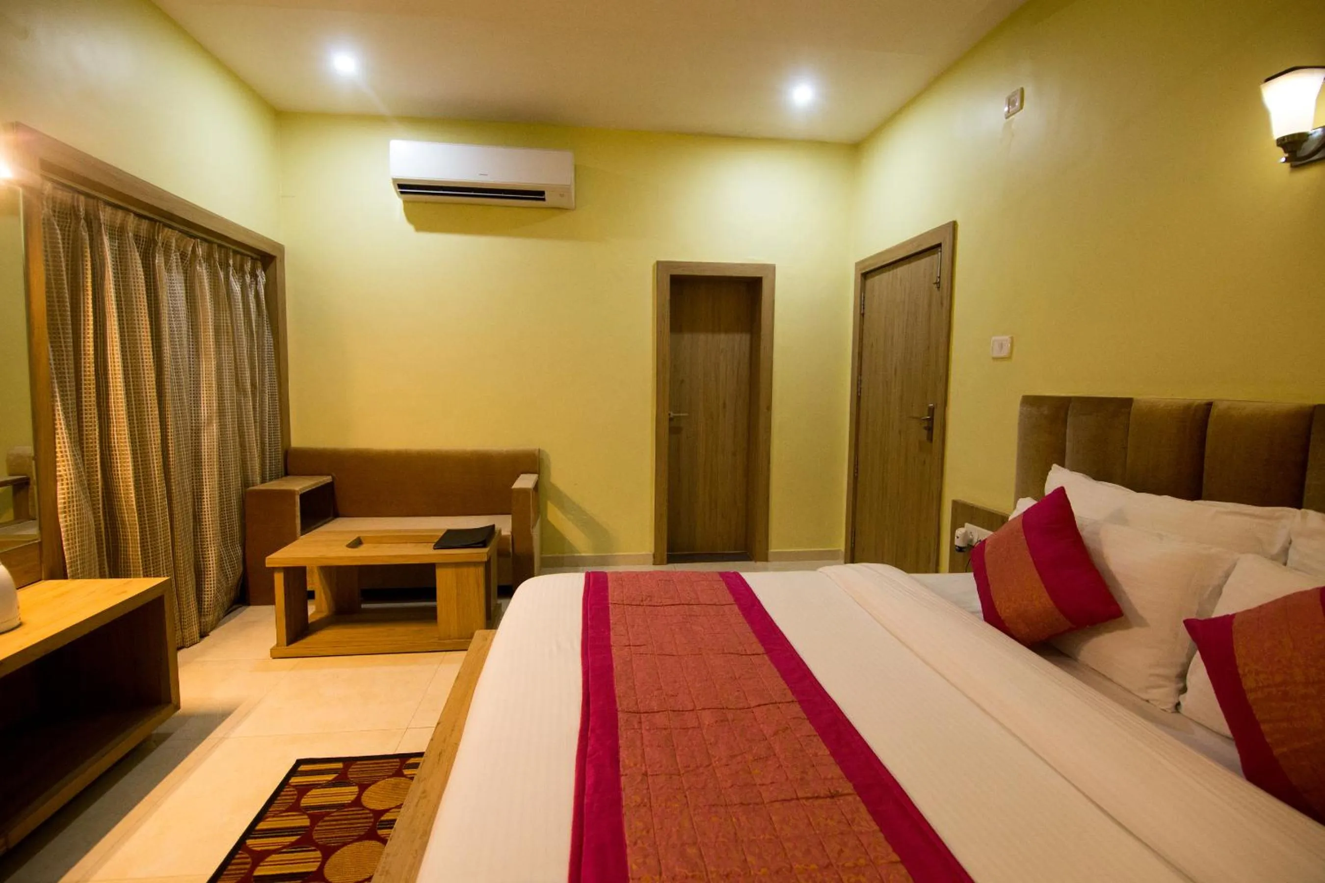 Photo of the whole room, Bed in The River Front Resort