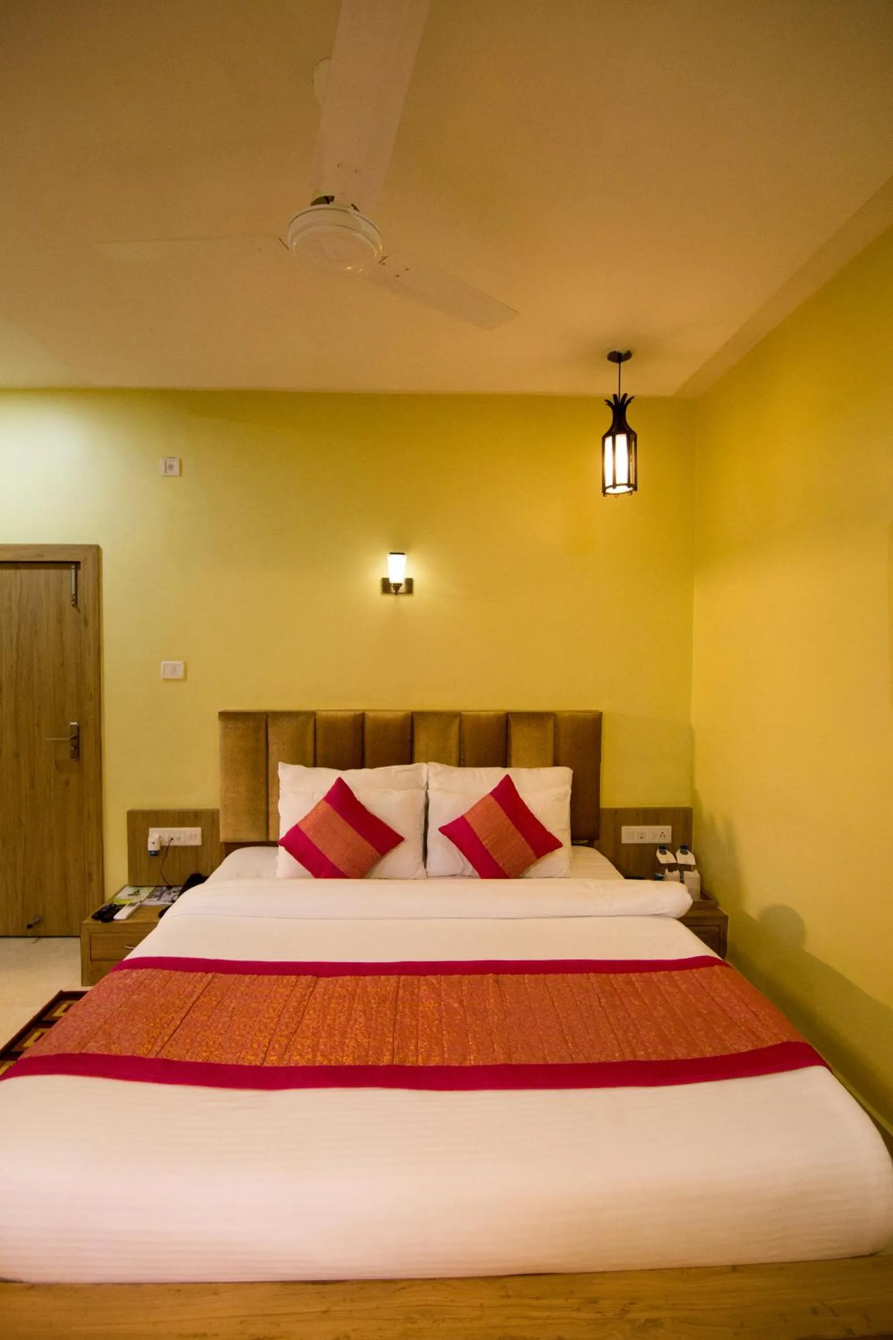 Photo of the whole room, Bed in The River Front Resort