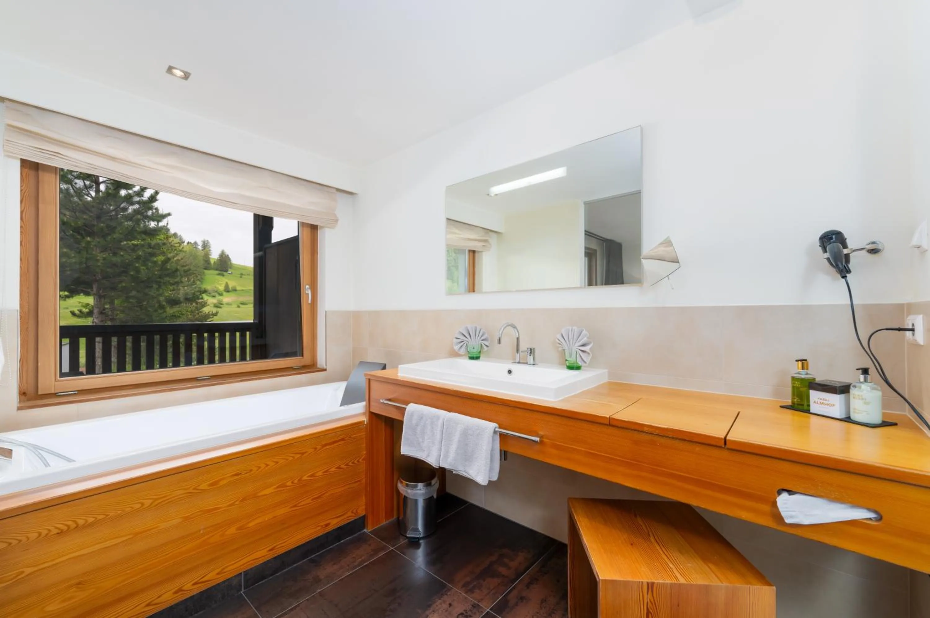 Bathroom, Bed in Wellnesshotel Mein Almhof Superior