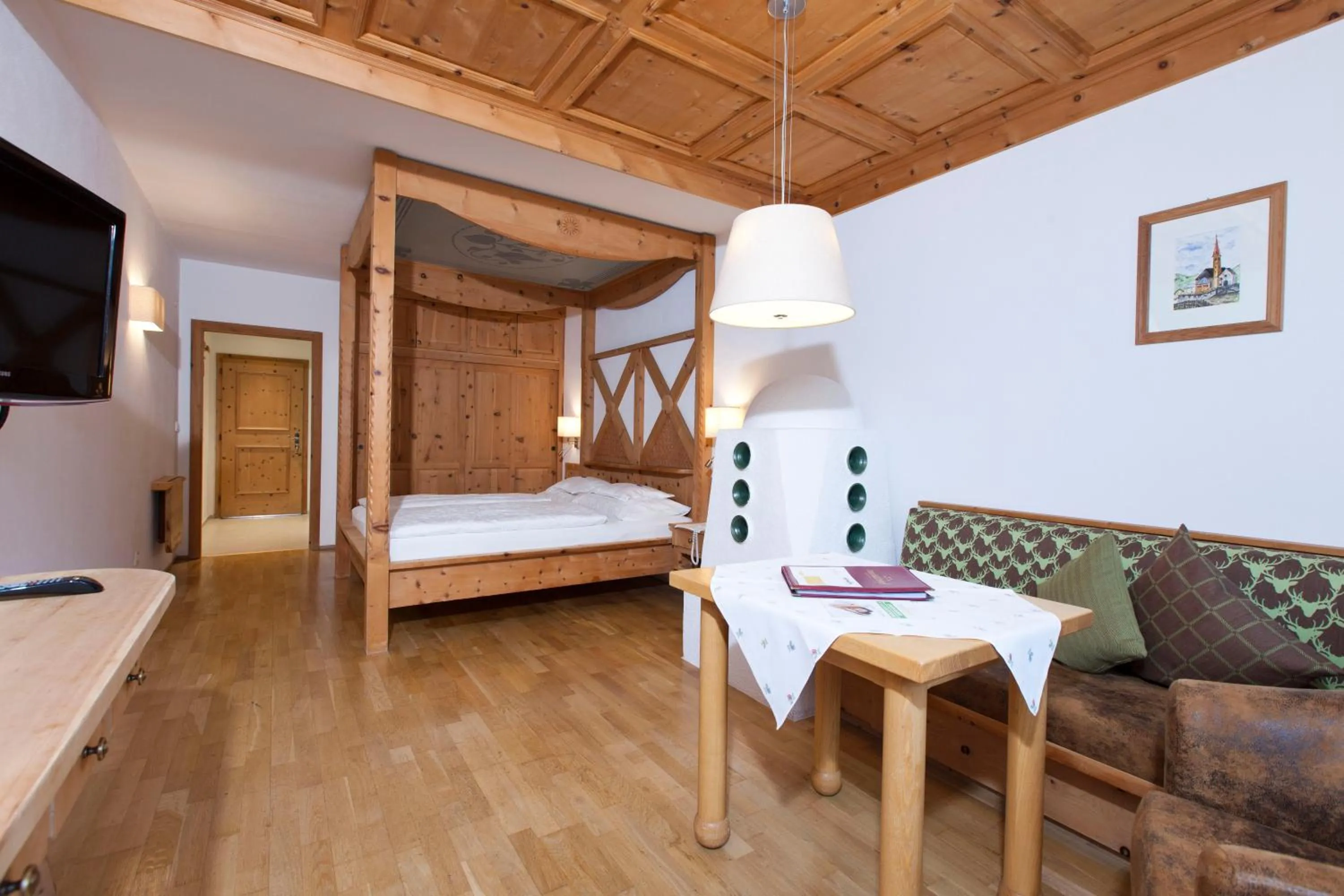 Photo of the whole room, Bed in Wellnesshotel Mein Almhof Superior