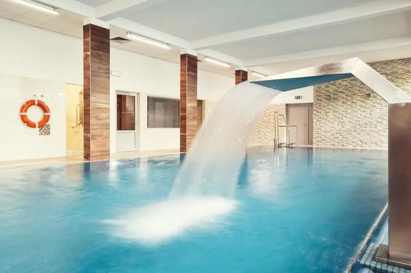 Swimming pool in Instytut Zdrowia Sofra FIT & SPA
