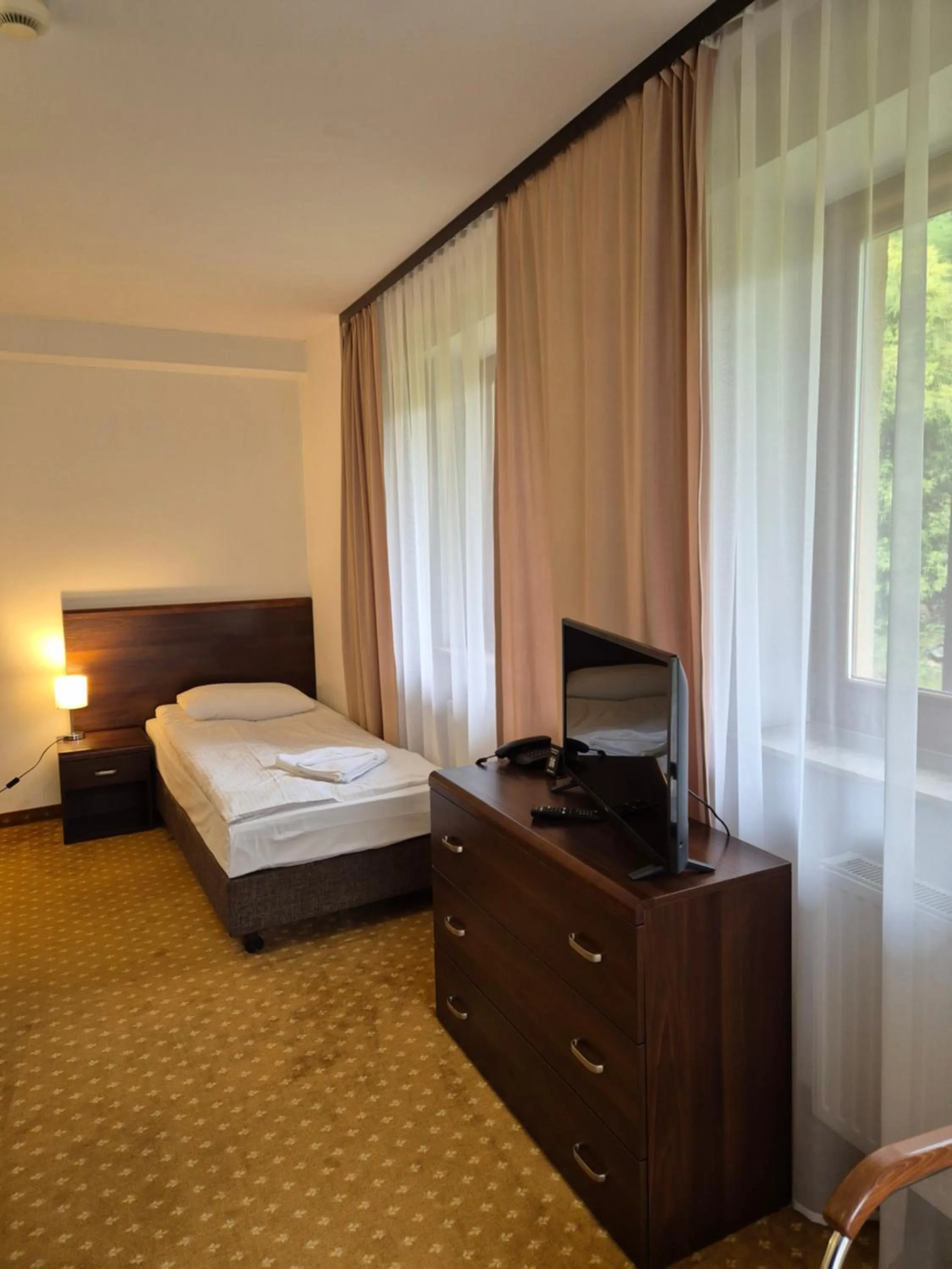 Photo of the whole room, Bed in Instytut Zdrowia Sofra FIT & SPA