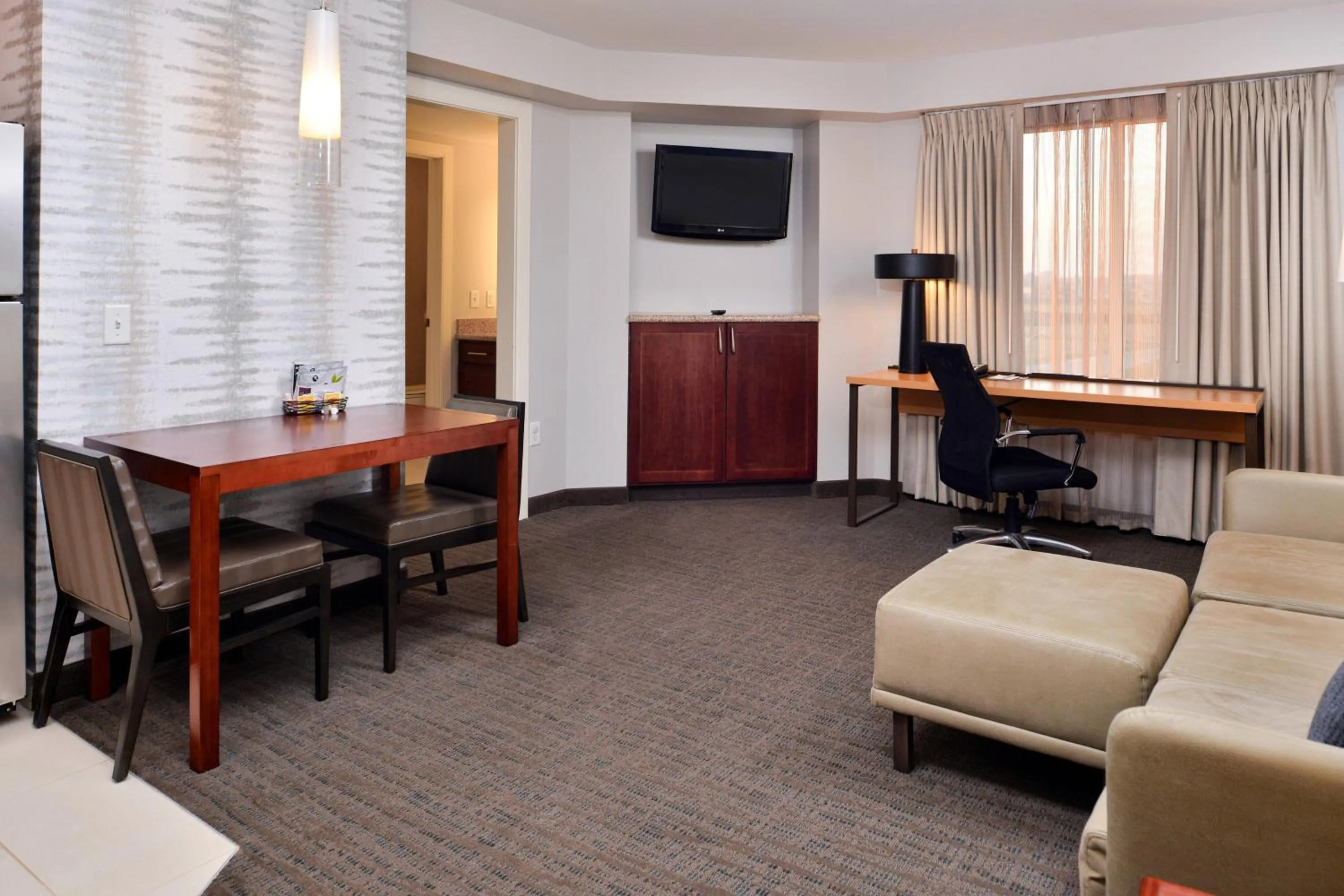 Living room in Residence Inn by Marriott Coralville