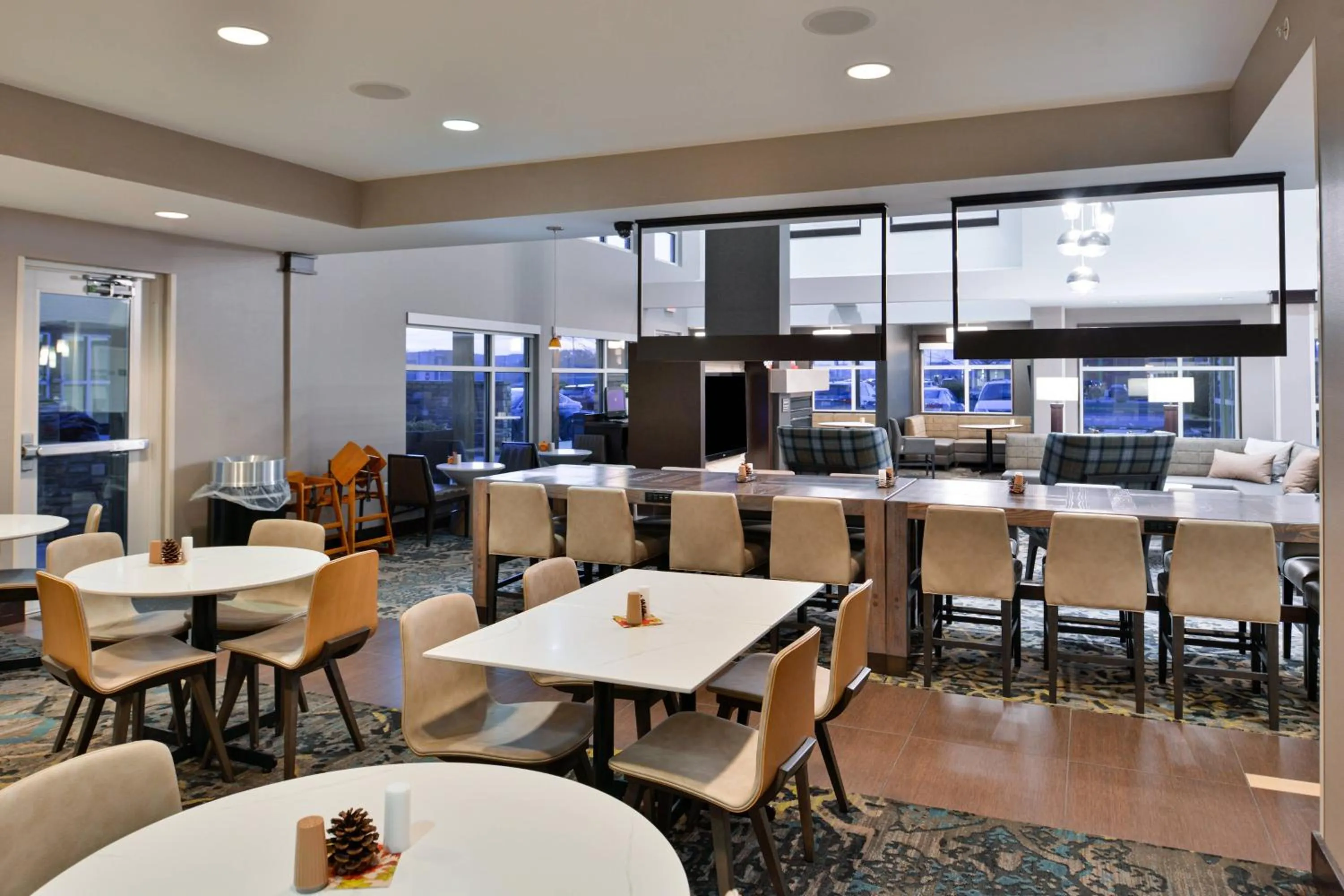 Restaurant/places to eat in Residence Inn by Marriott Coralville
