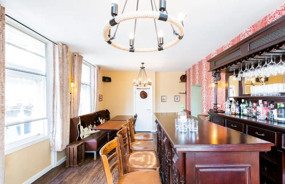 Lounge or bar in Honeypot House