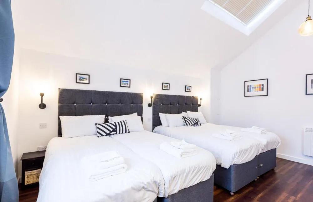 Bedroom, Bed in Honeypot House