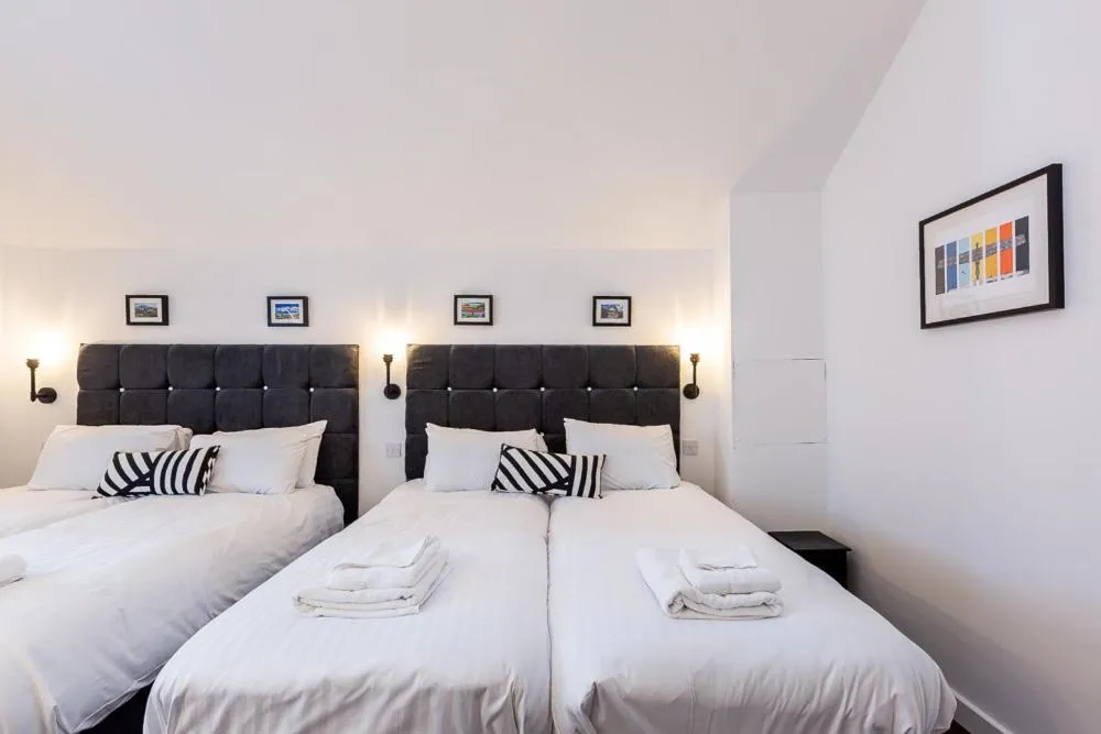 Bedroom, Bed in Honeypot House