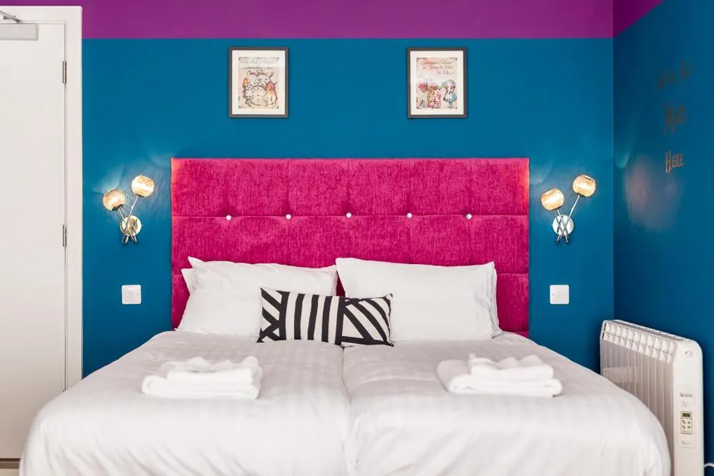 Bedroom, Bed in Honeypot House