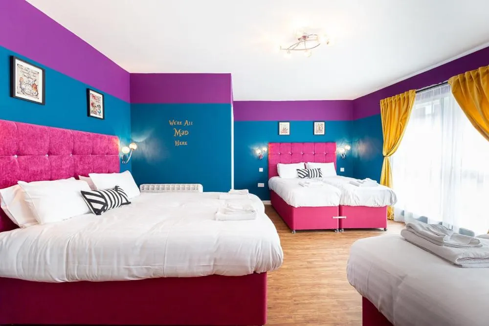 Bedroom, Bed in Honeypot House