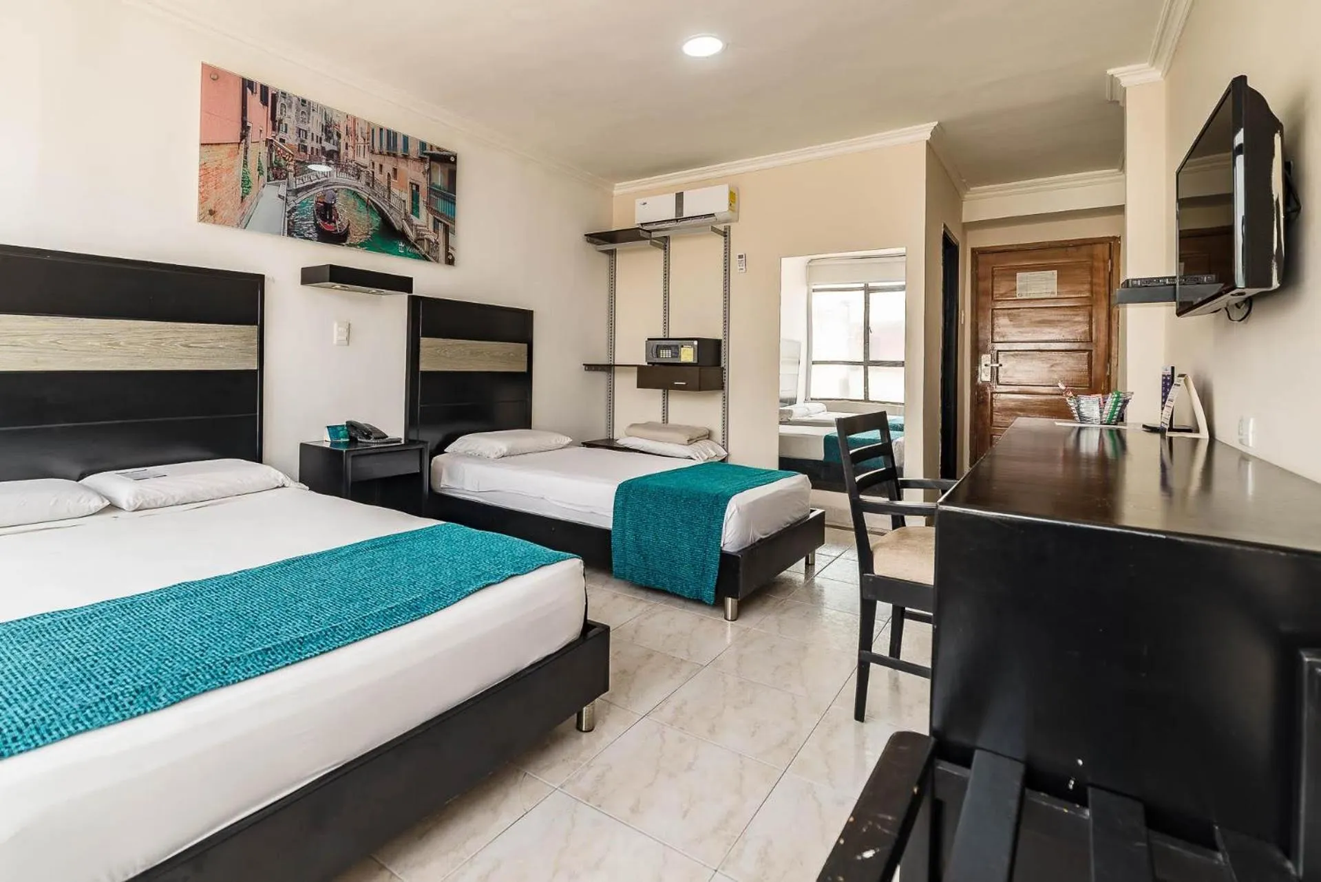 Photo of the whole room, Bed in Hotel Genova Centro