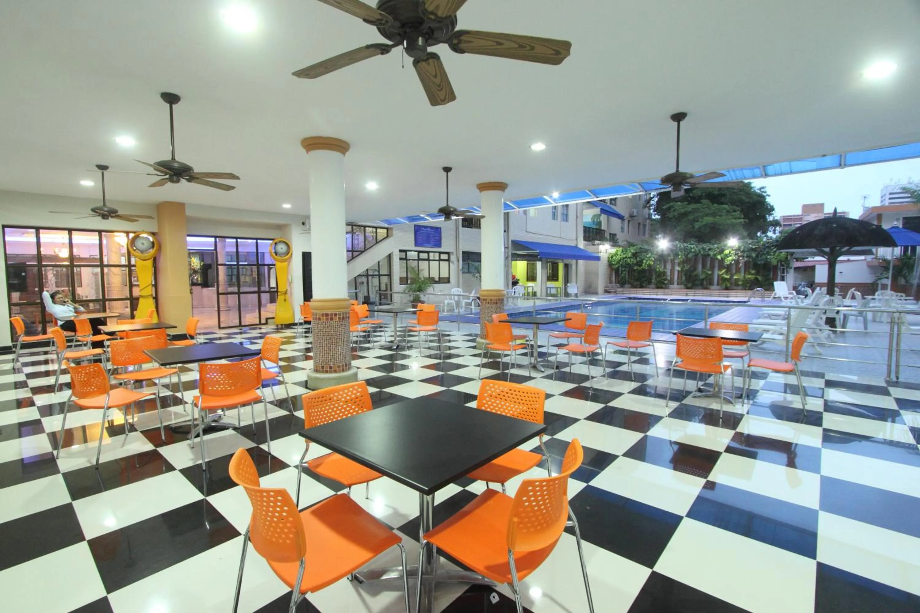 Restaurant/places to eat in Hotel Genova Centro