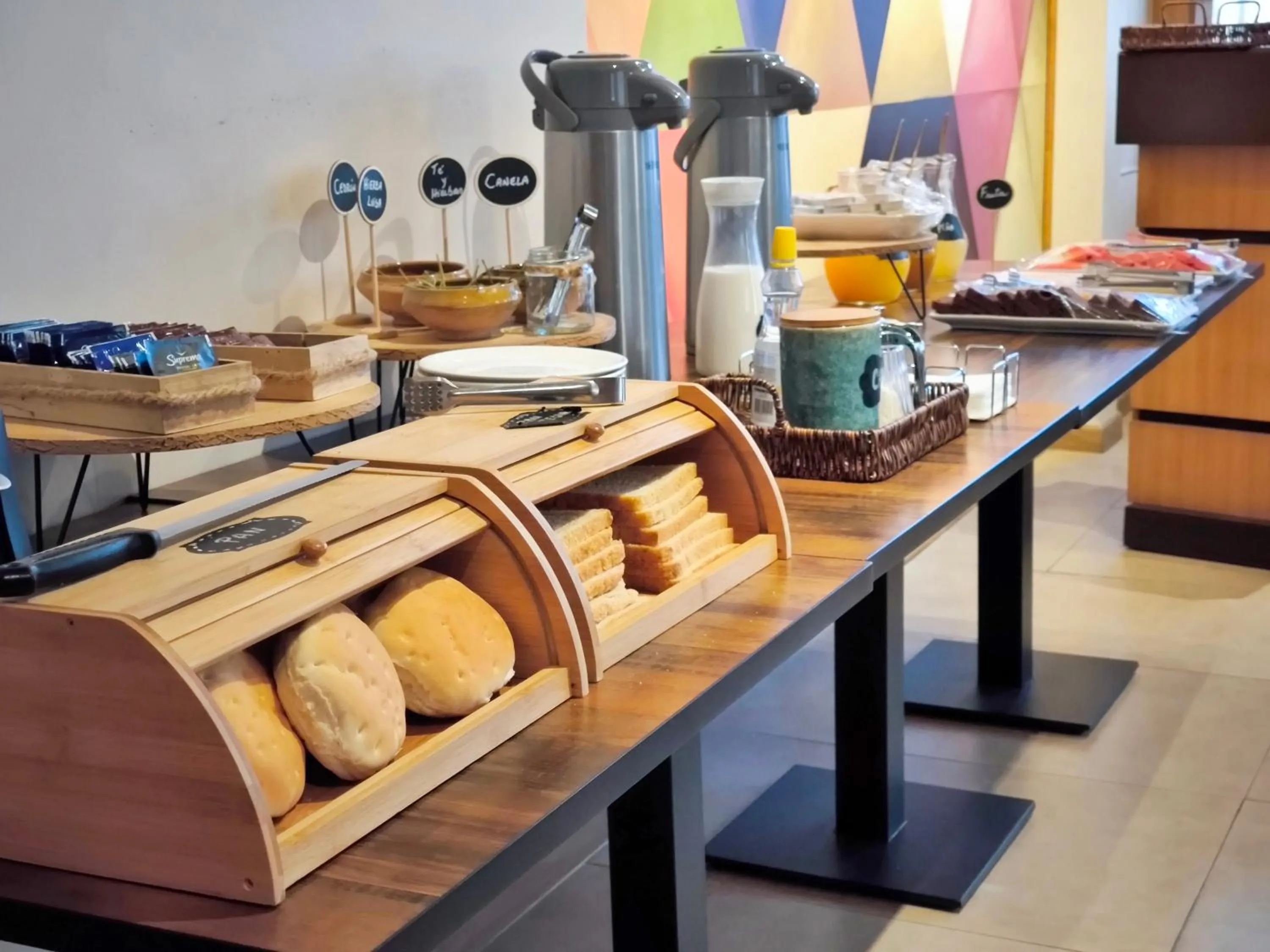 Dining area in Hotel Intillanka