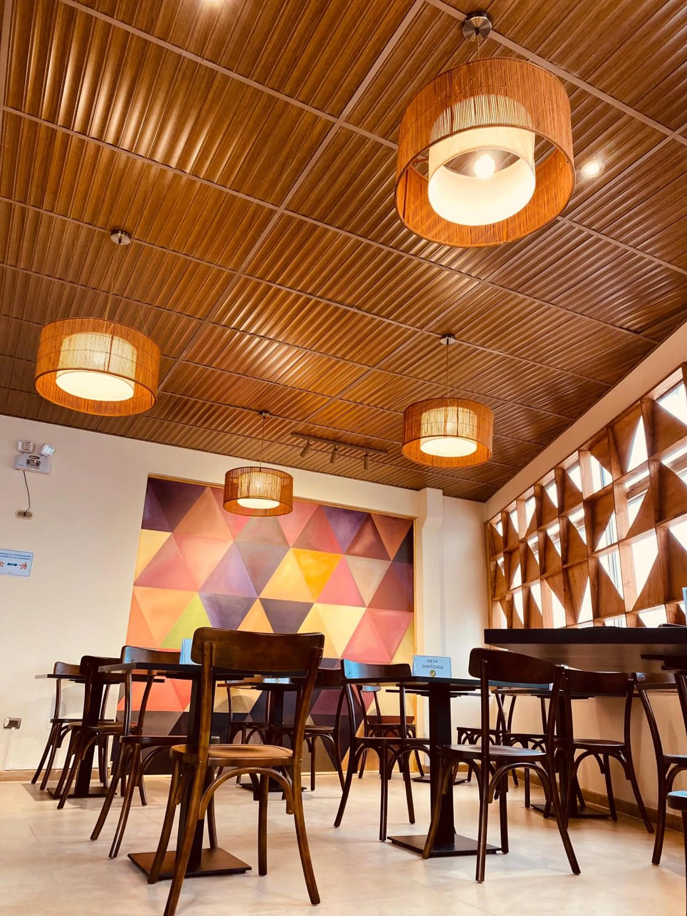 Restaurant/places to eat in Hotel Intillanka