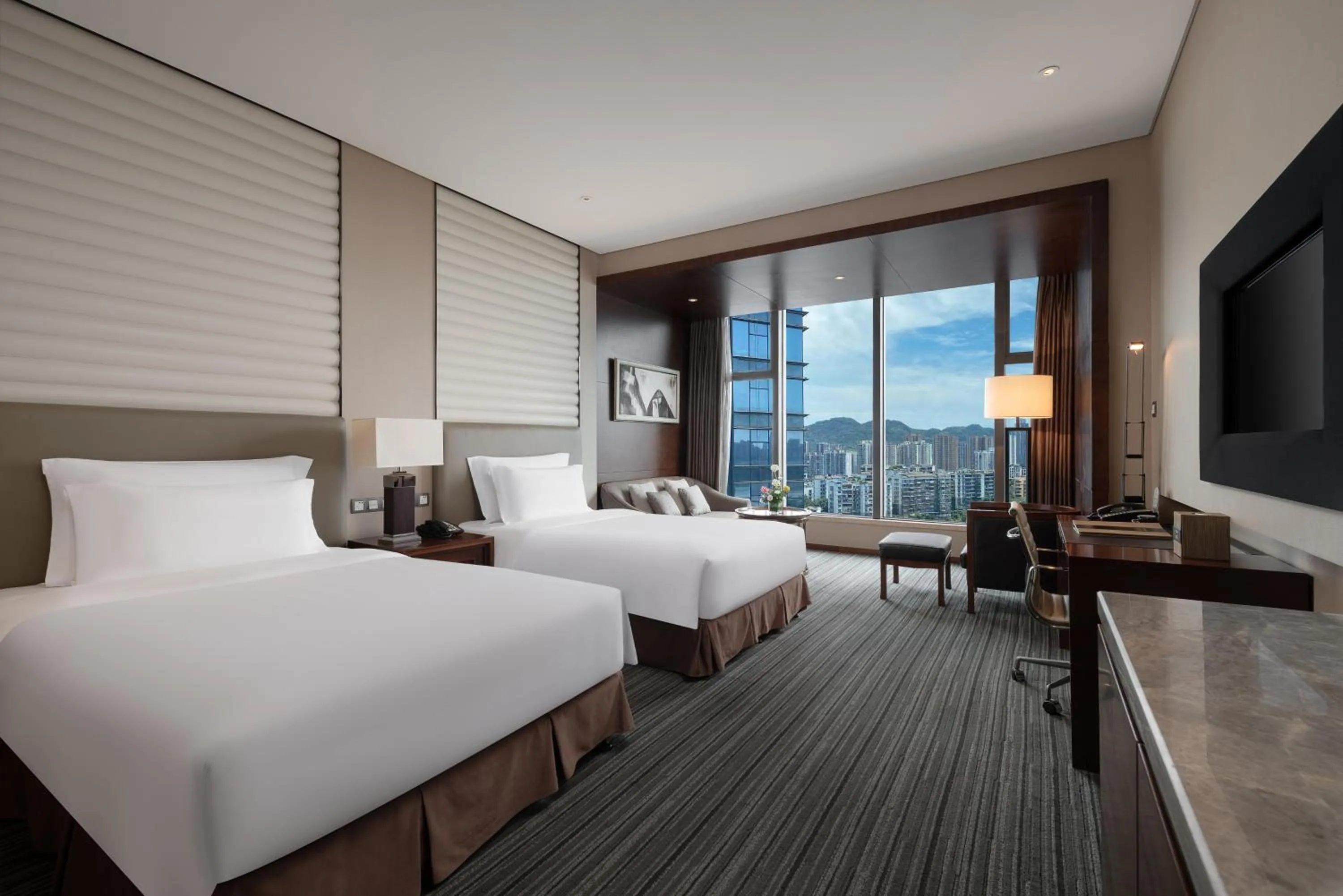 Photo of the whole room, Bed in Radisson Blu Plaza Chongqing
