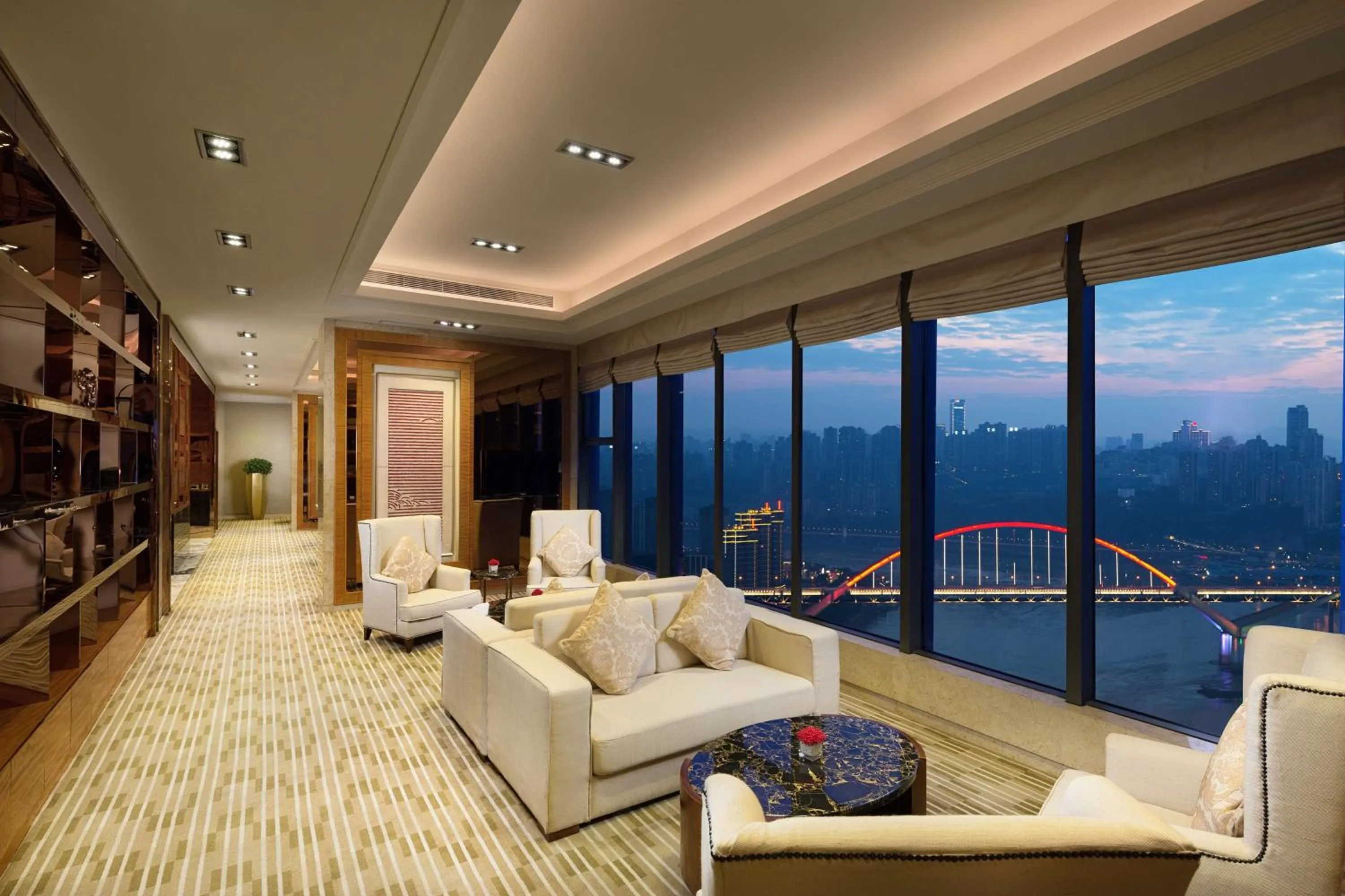 Lounge or bar in Radisson Blu Plaza Chongqing