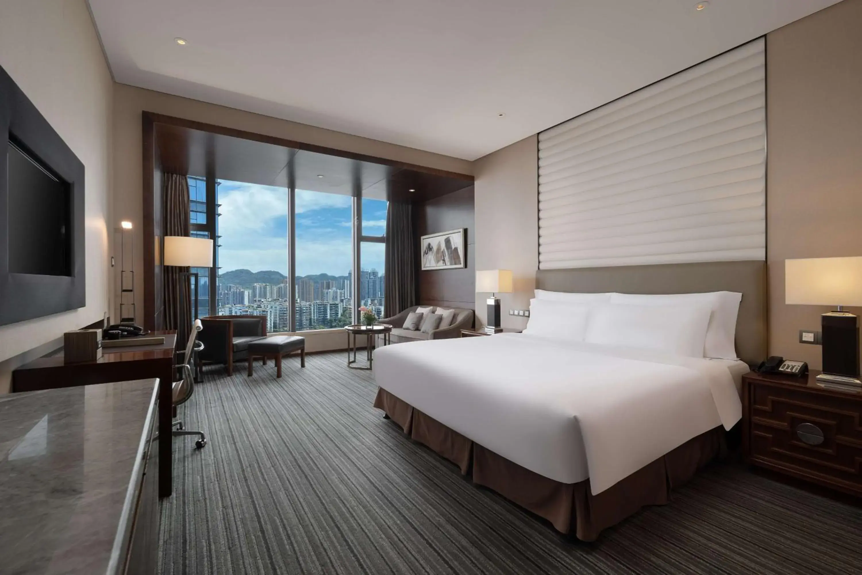 Premium Room with Yangtze River View in Radisson Blu Plaza Chongqing Premium Room with Yangtze River View in Radisson Blu Plaza Chongqing