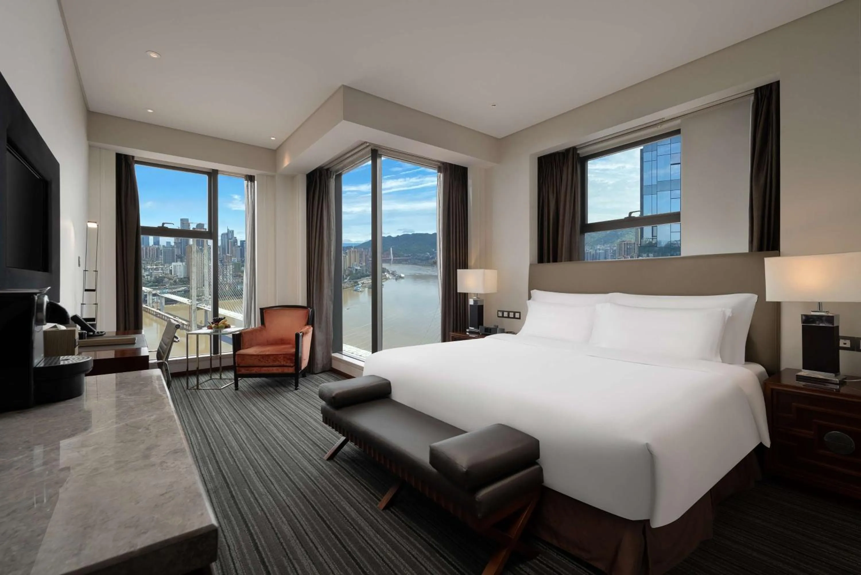 Photo of the whole room, Bed in Radisson Blu Plaza Chongqing