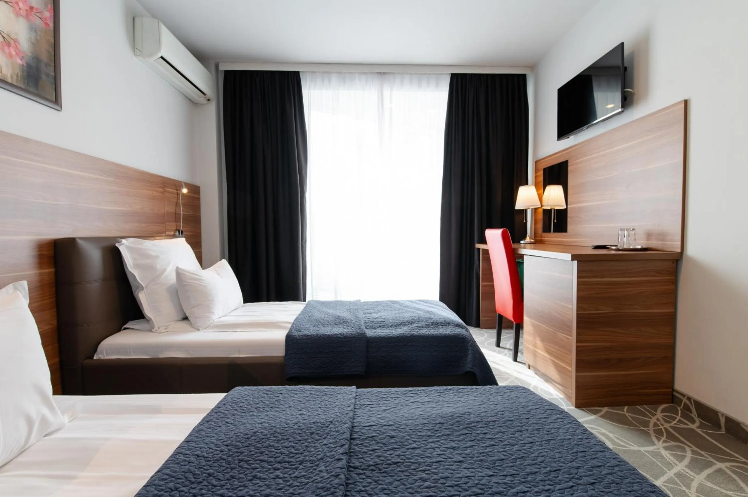 Communal lounge/ TV room, Bed in Hotel President