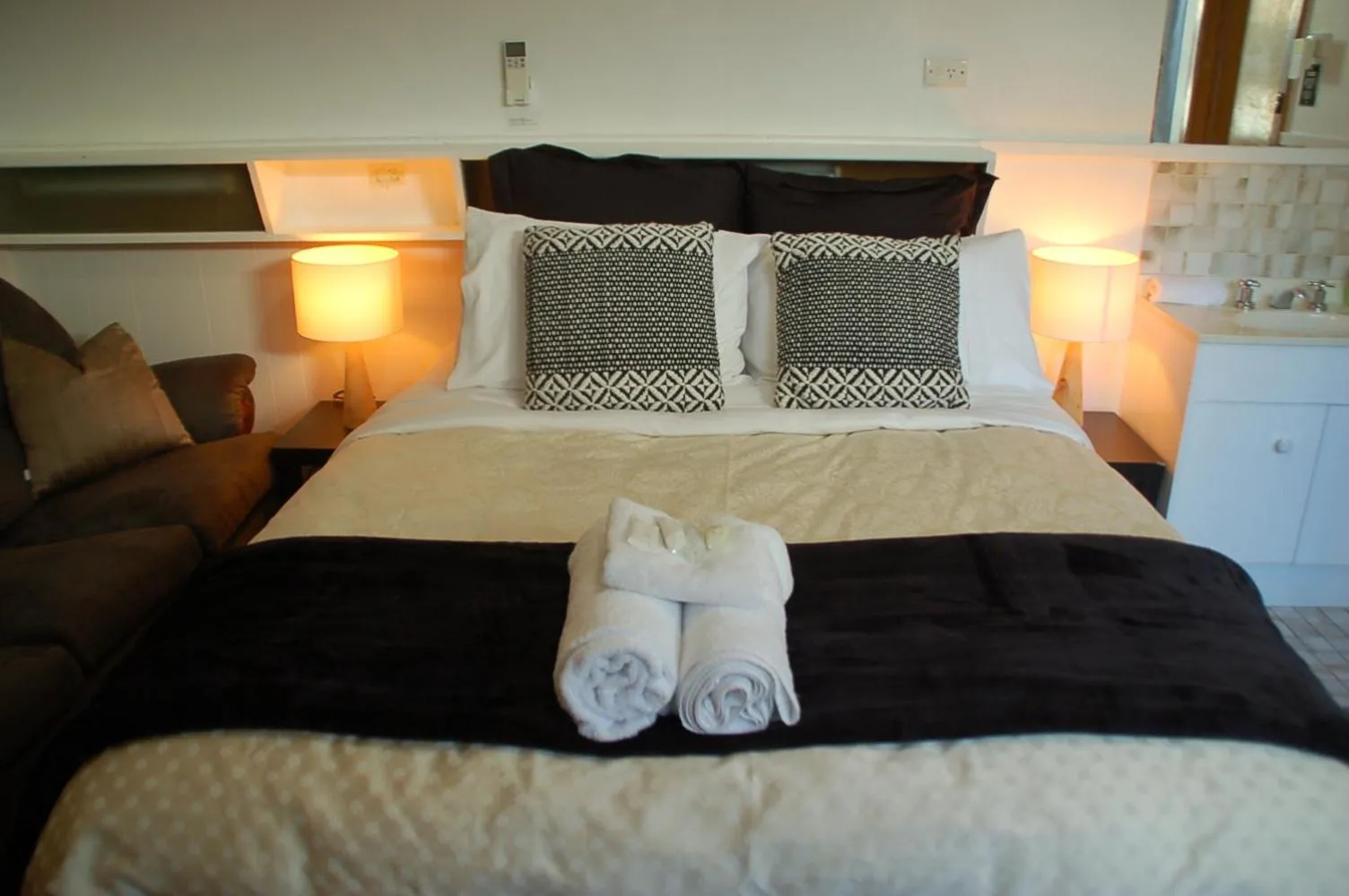 Deluxe Queen Suite in Calder Family Motel