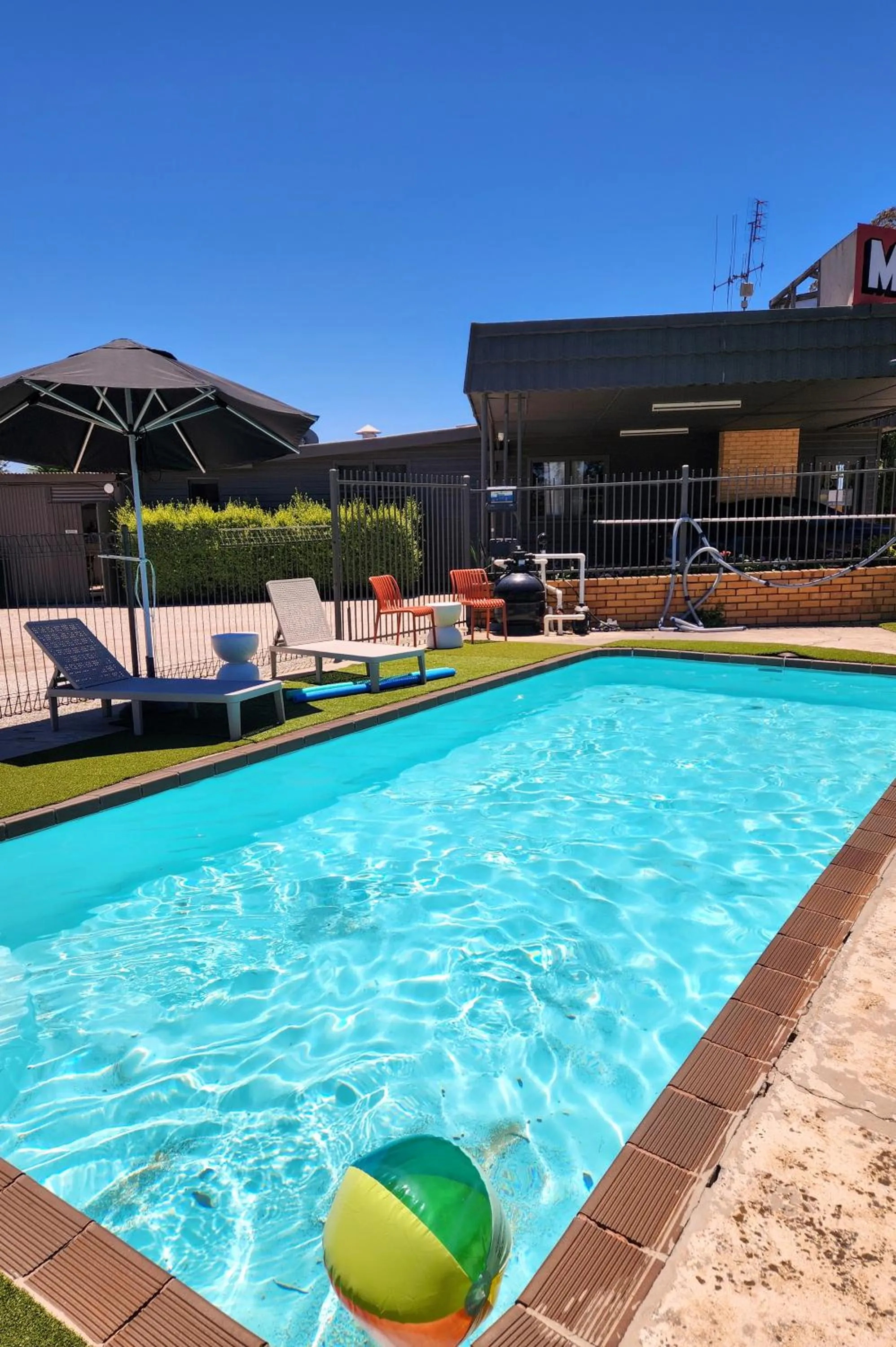 Swimming pool in Calder Family Motel