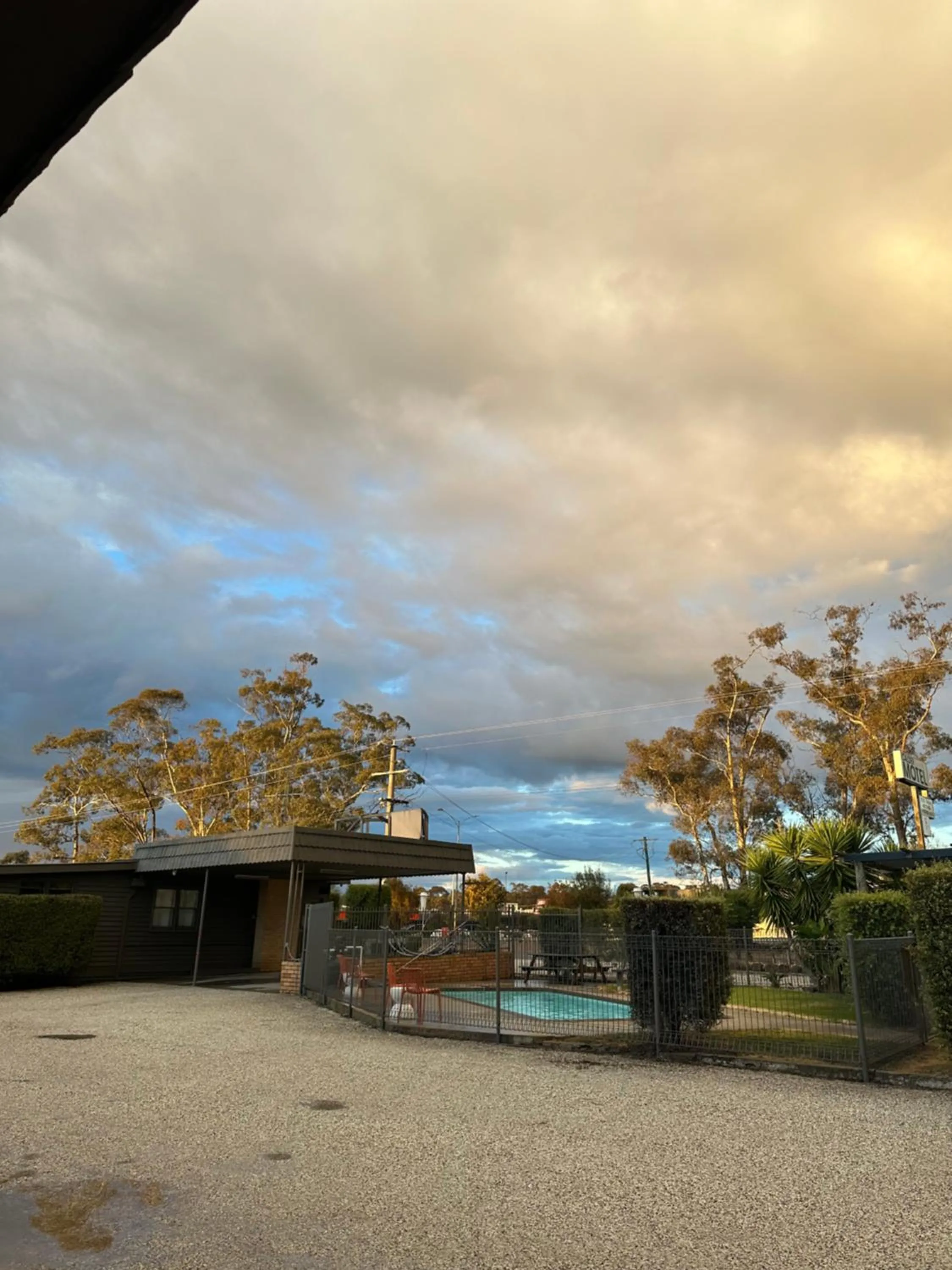 Day in Calder Family Motel