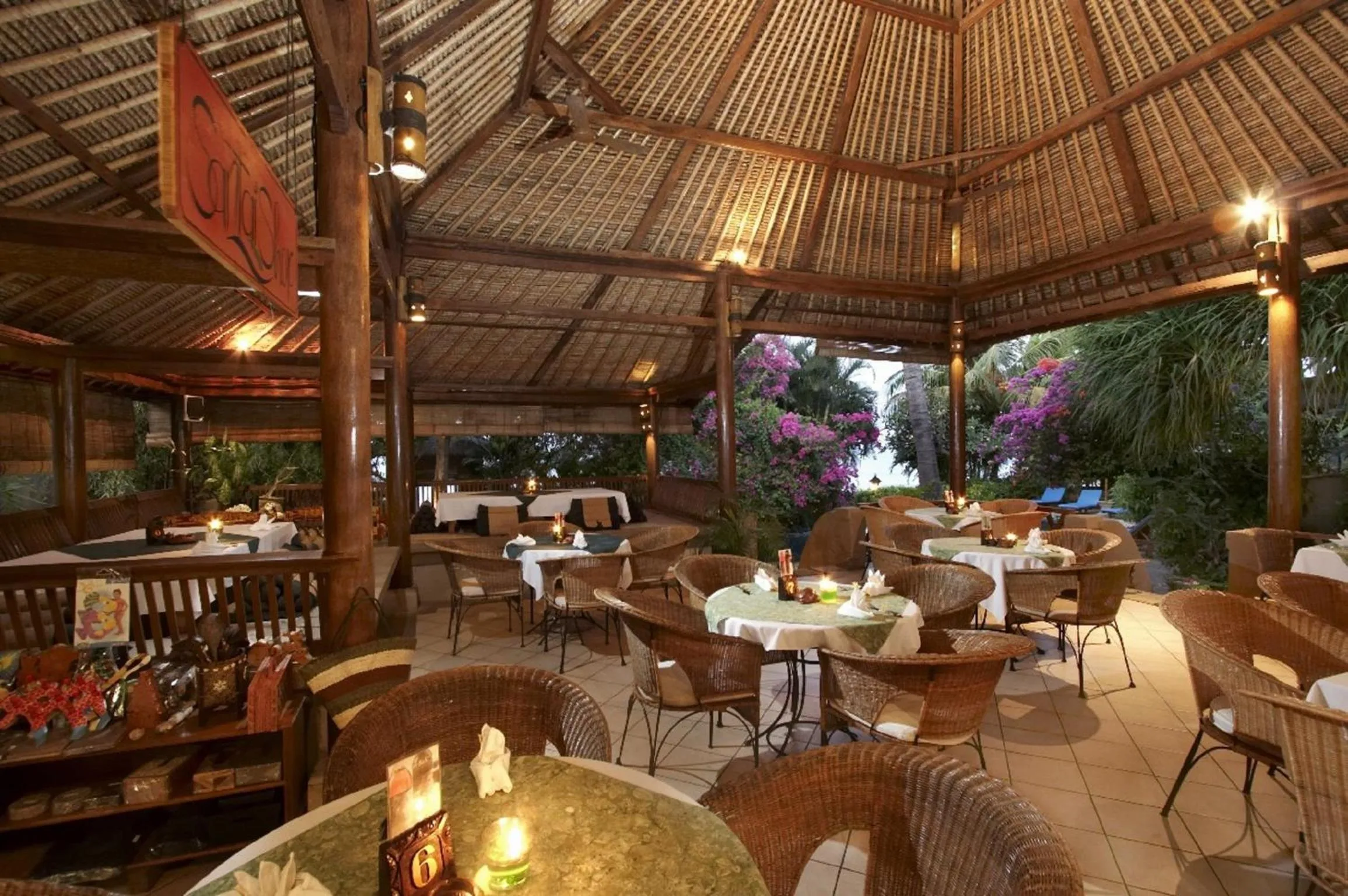 Restaurant/places to eat in Santai Hotel